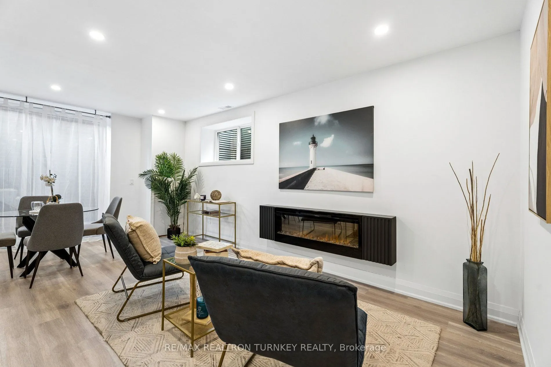271 Main Street N