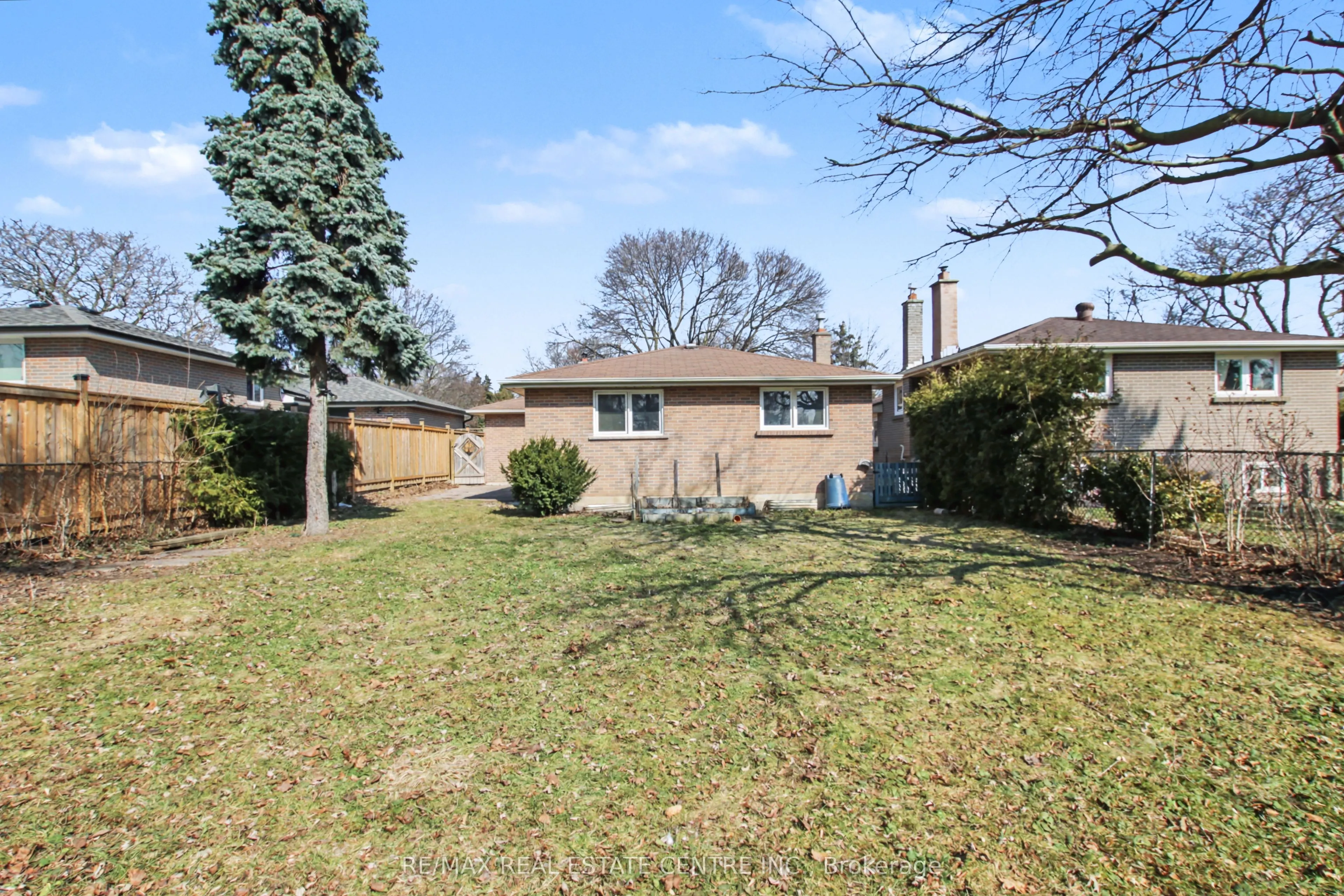 61 Romfield Circuit