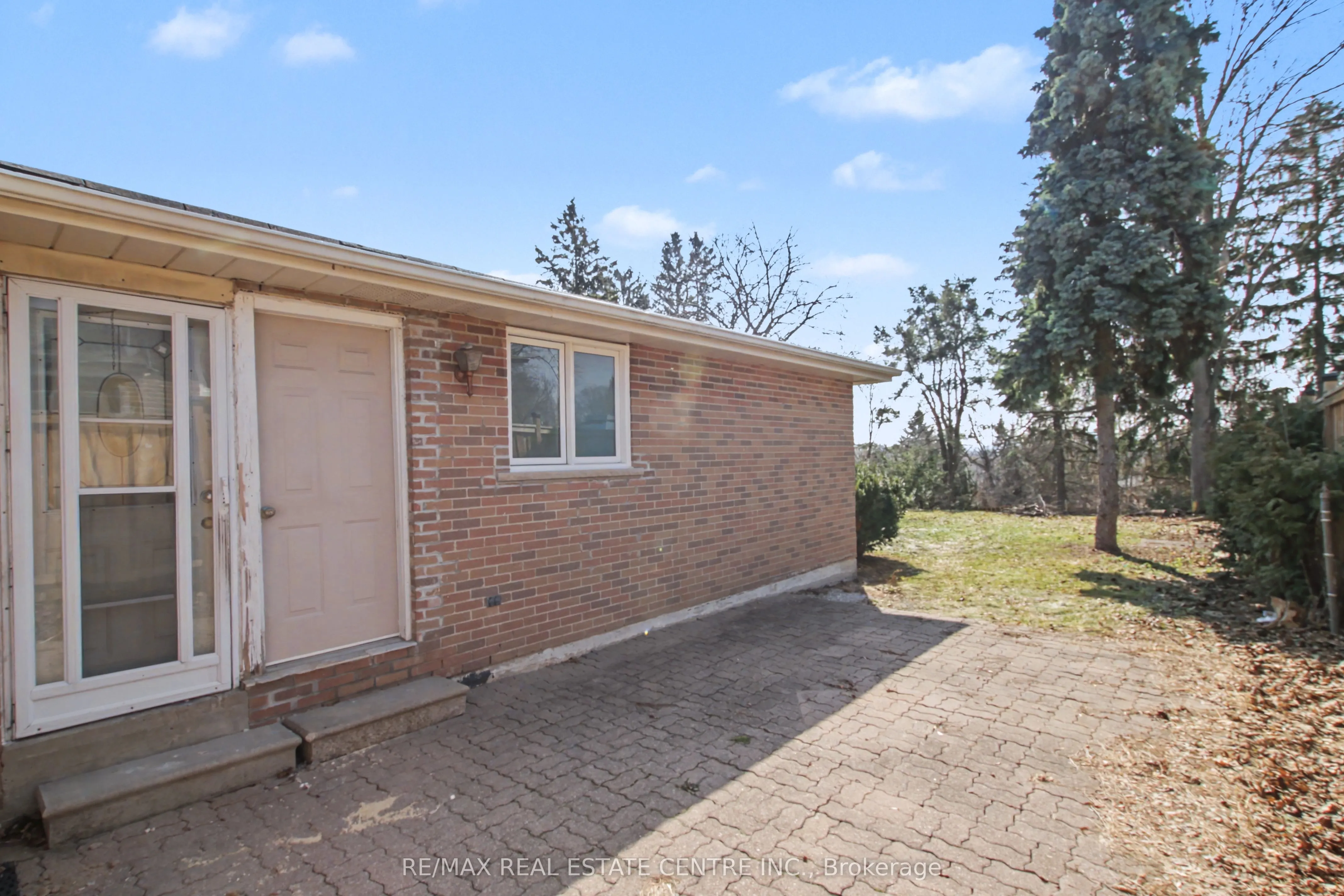61 Romfield Circuit