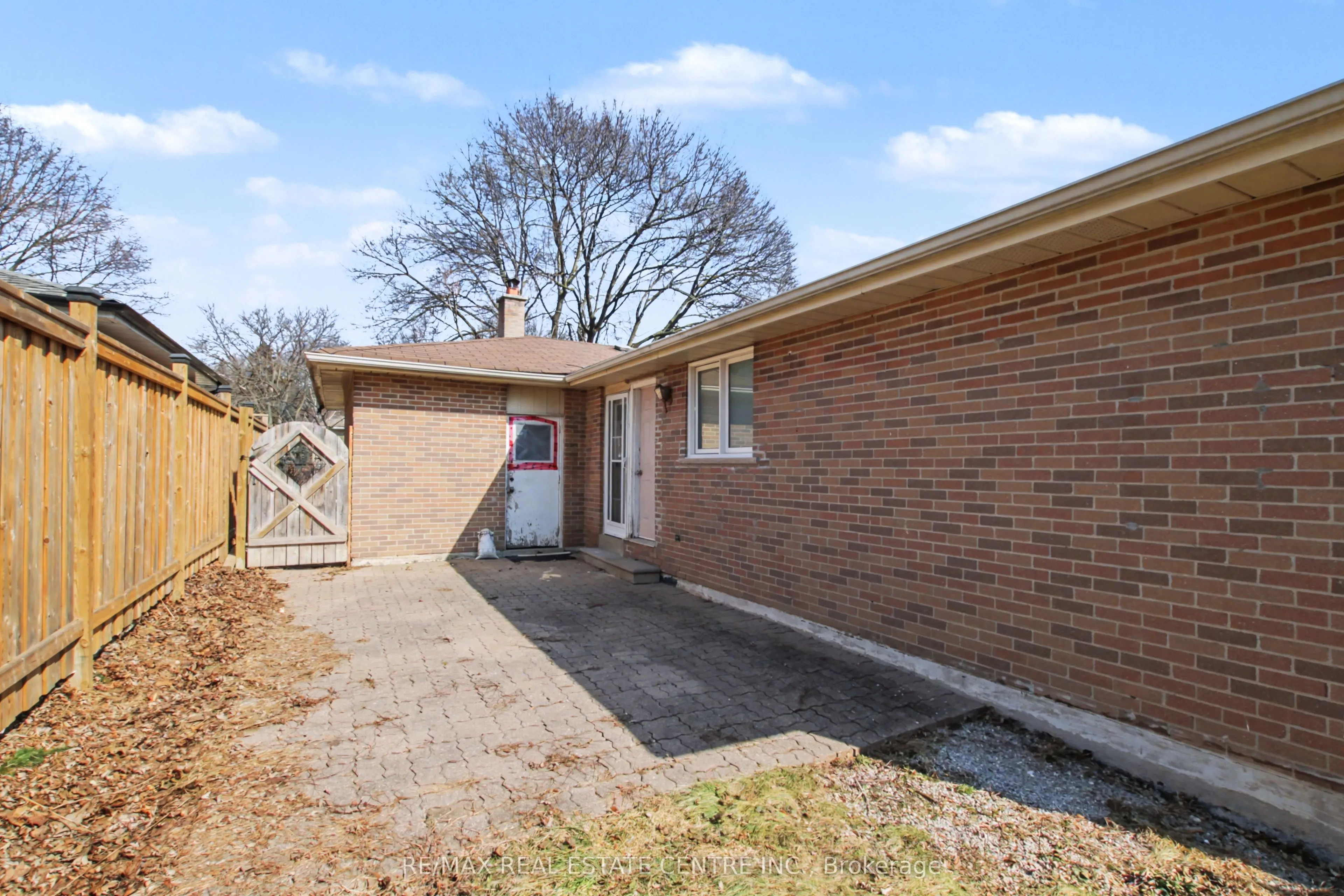 61 Romfield Circuit