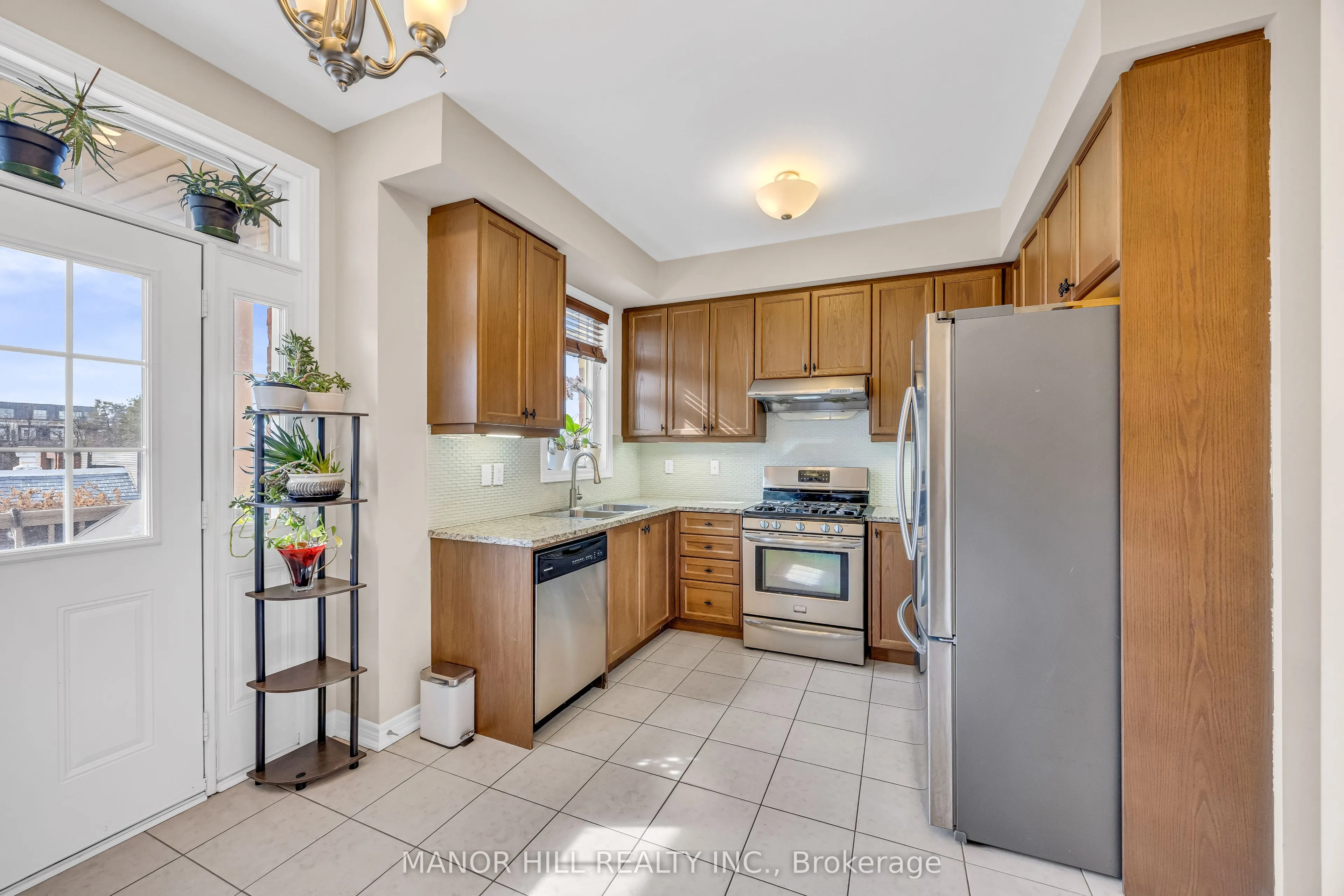 10 Porter Avenue W #12