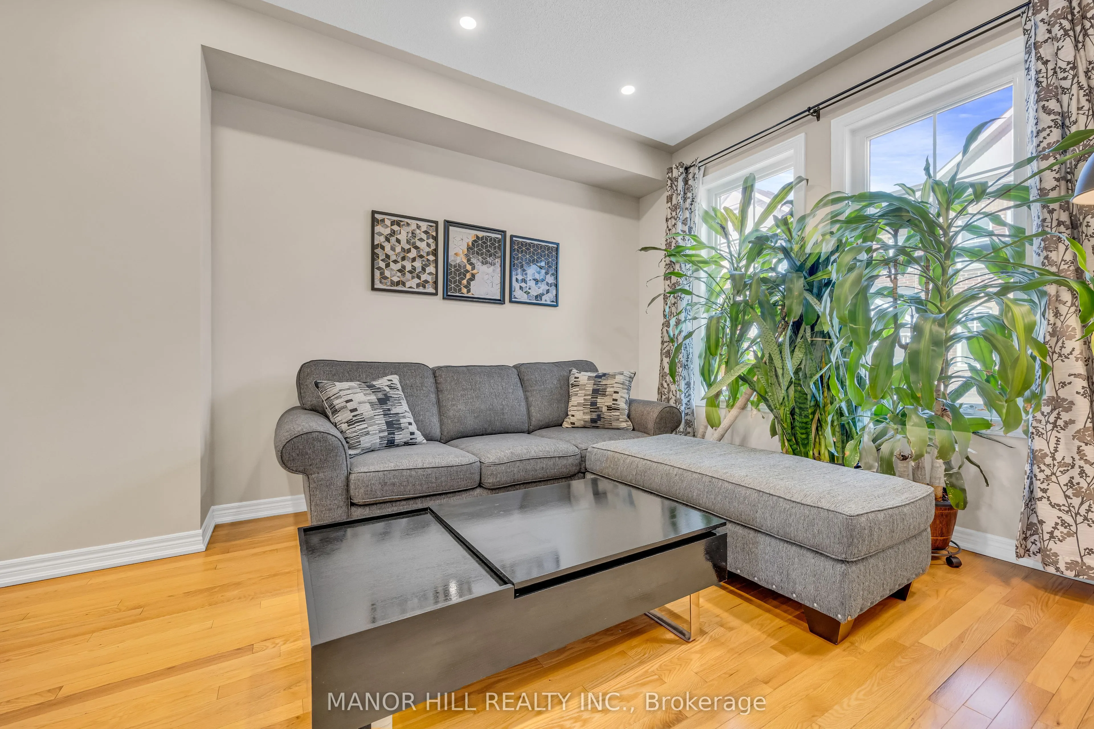 10 Porter Avenue W #12
