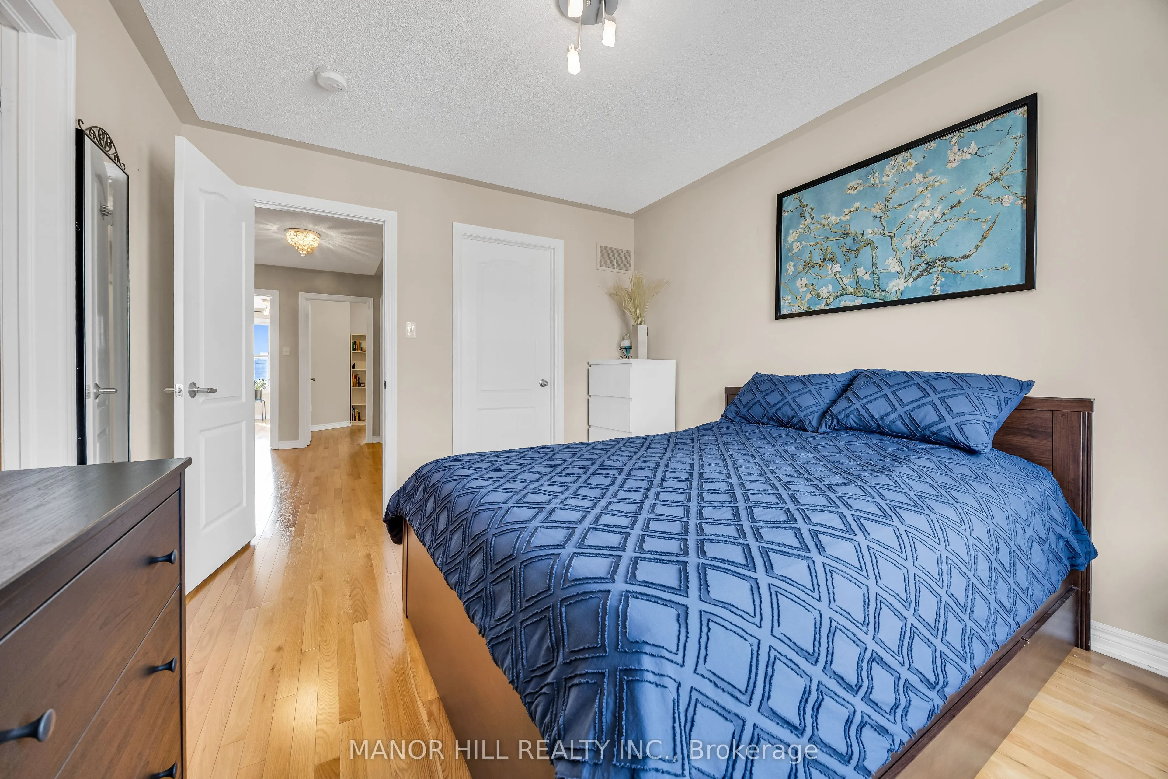 10 Porter Avenue W #12