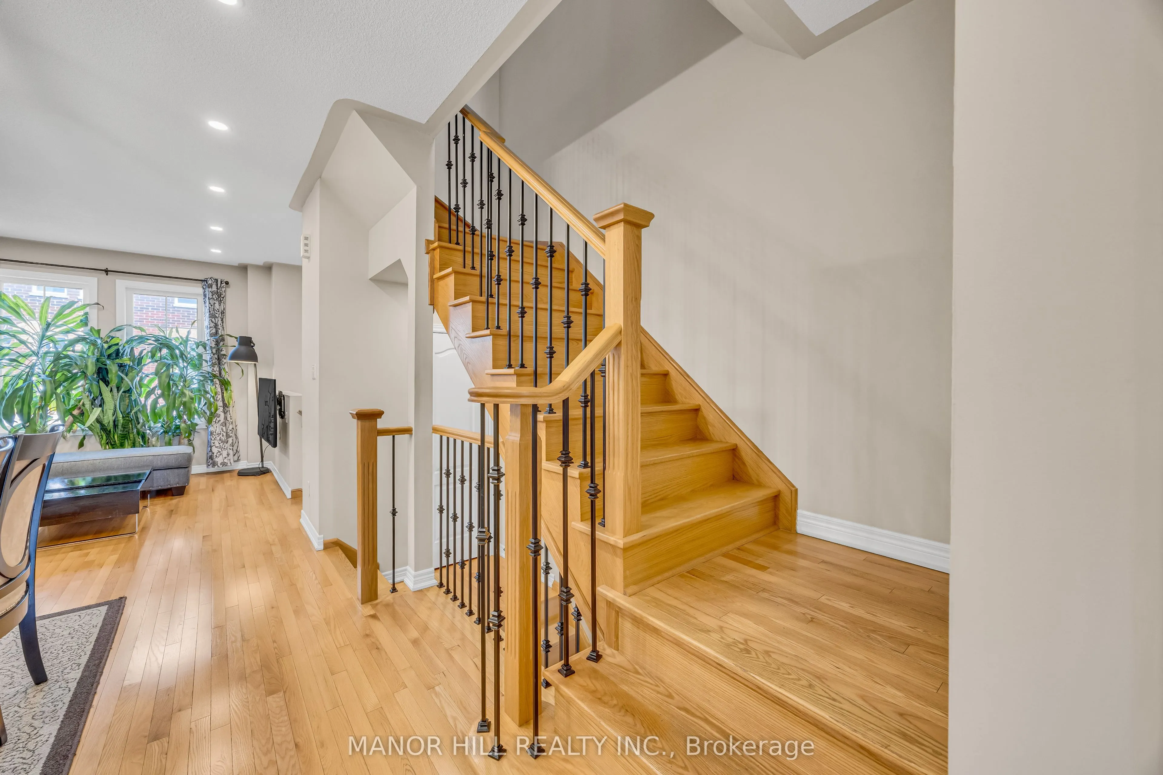 10 Porter Avenue W #12