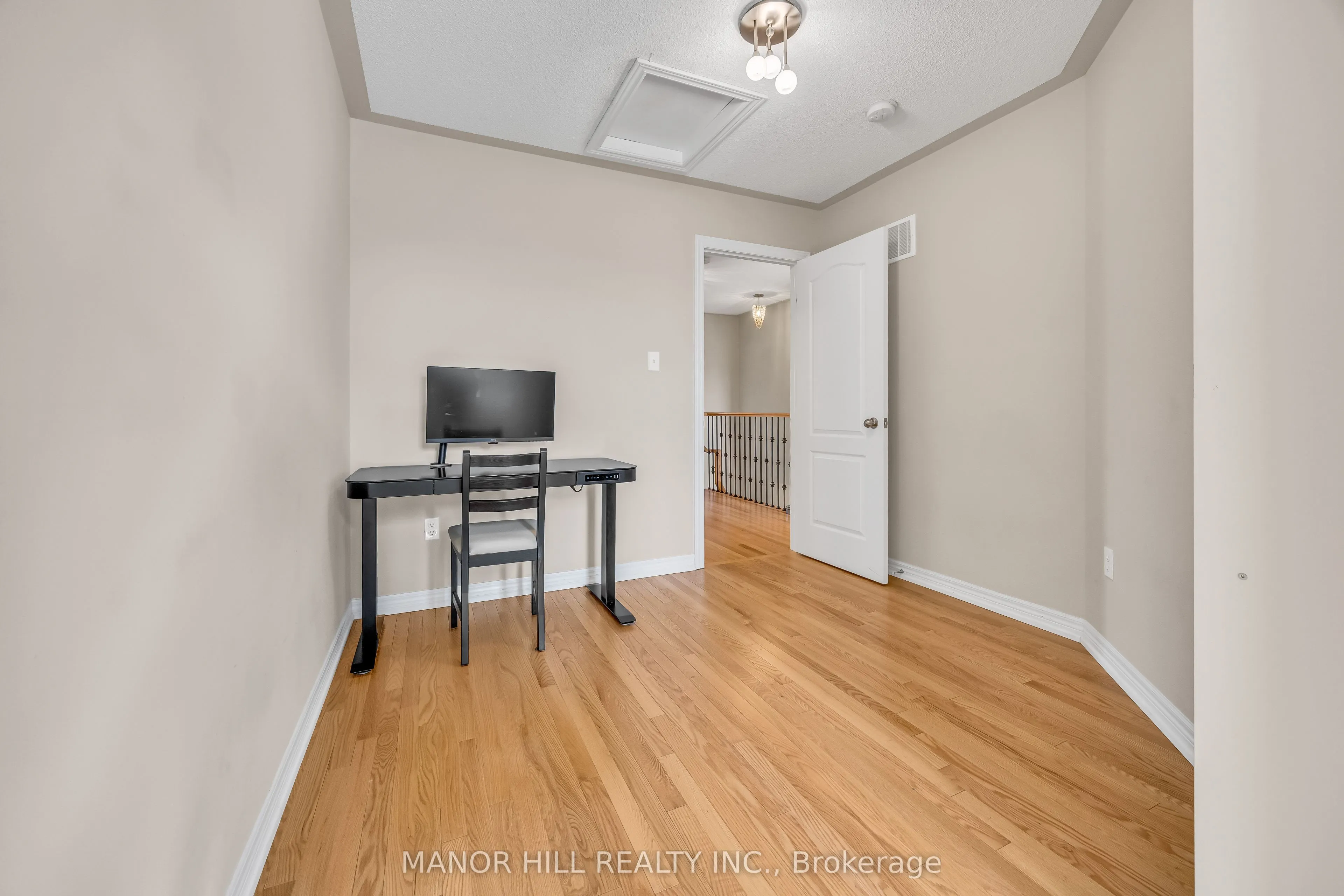 10 Porter Avenue W #12