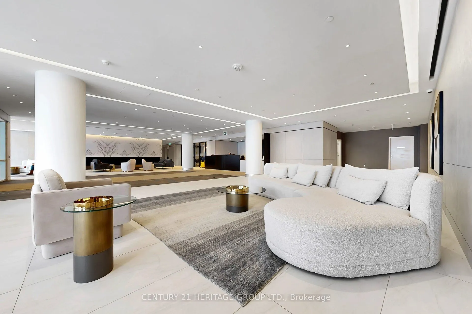 30 Upper Mall Way #3504