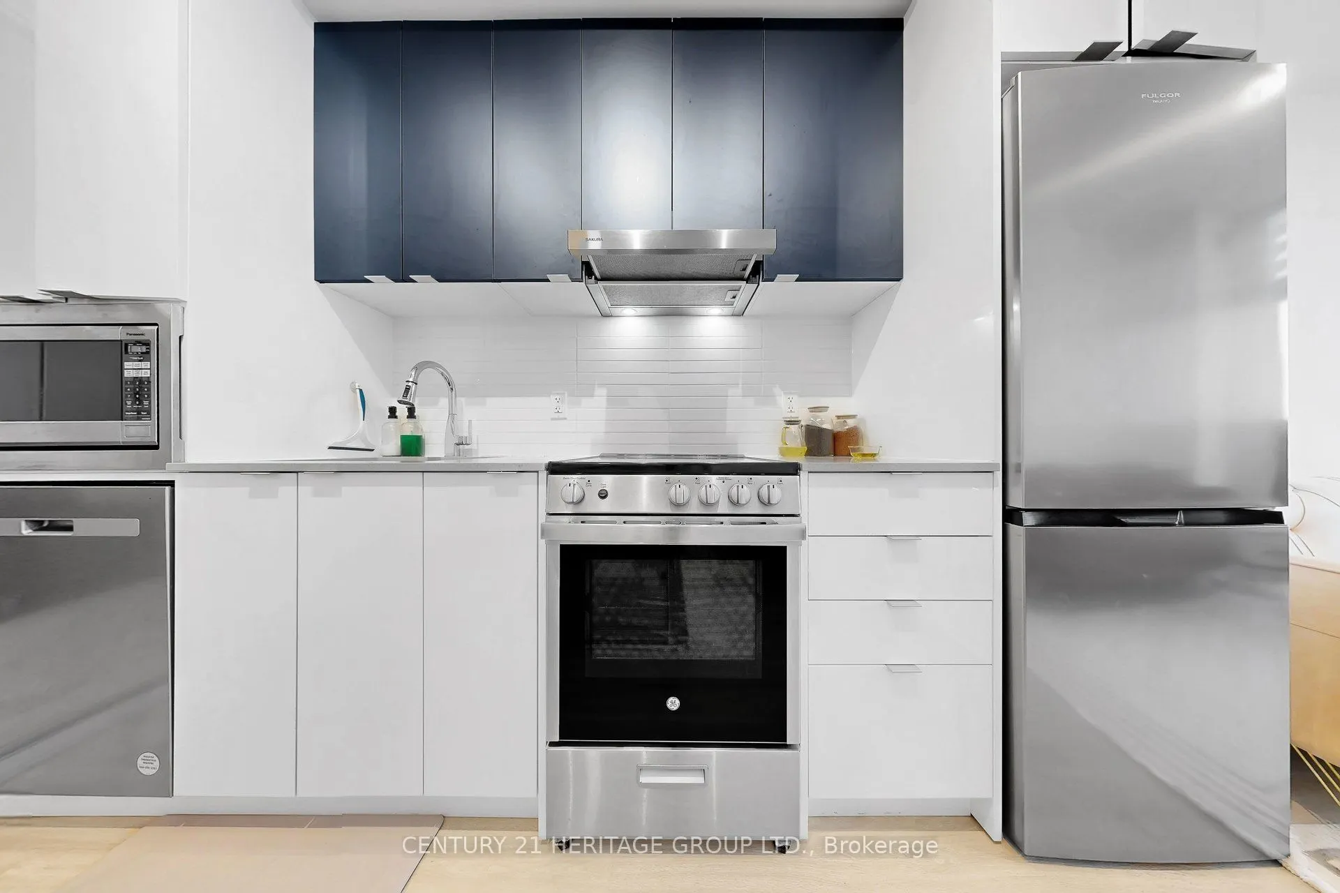 30 Upper Mall Way #3504