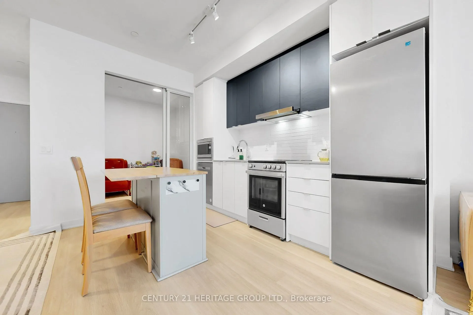 30 Upper Mall Way #3504