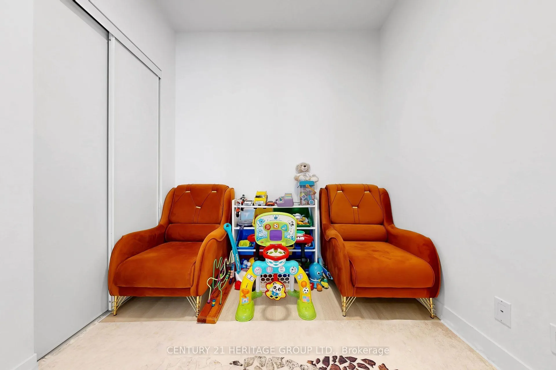 30 Upper Mall Way #3504
