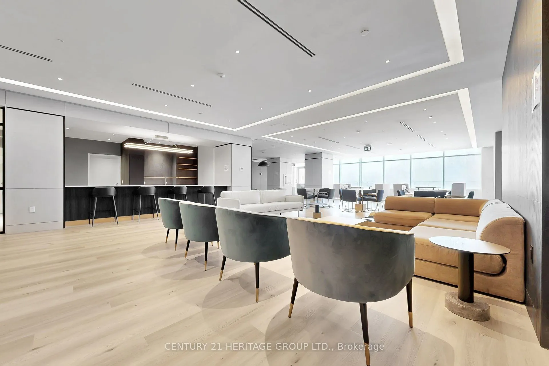 30 Upper Mall Way #3504