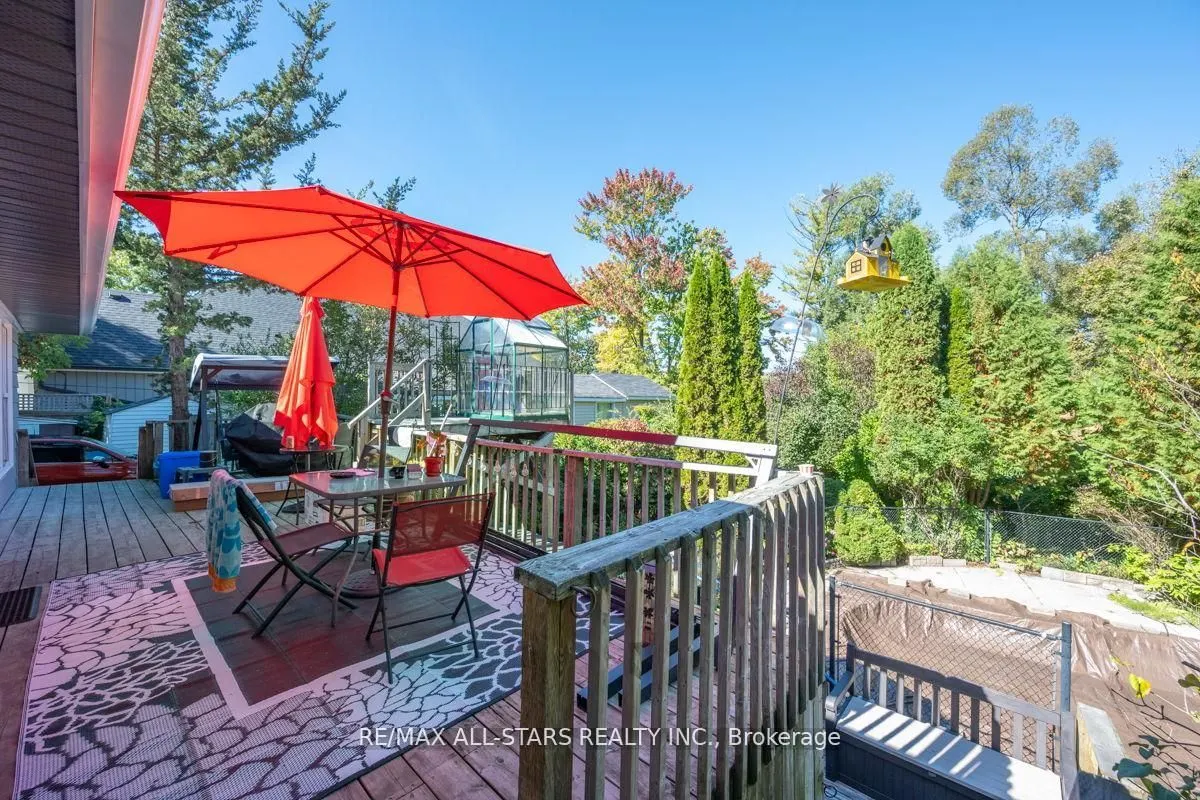40 Riverglen Drive