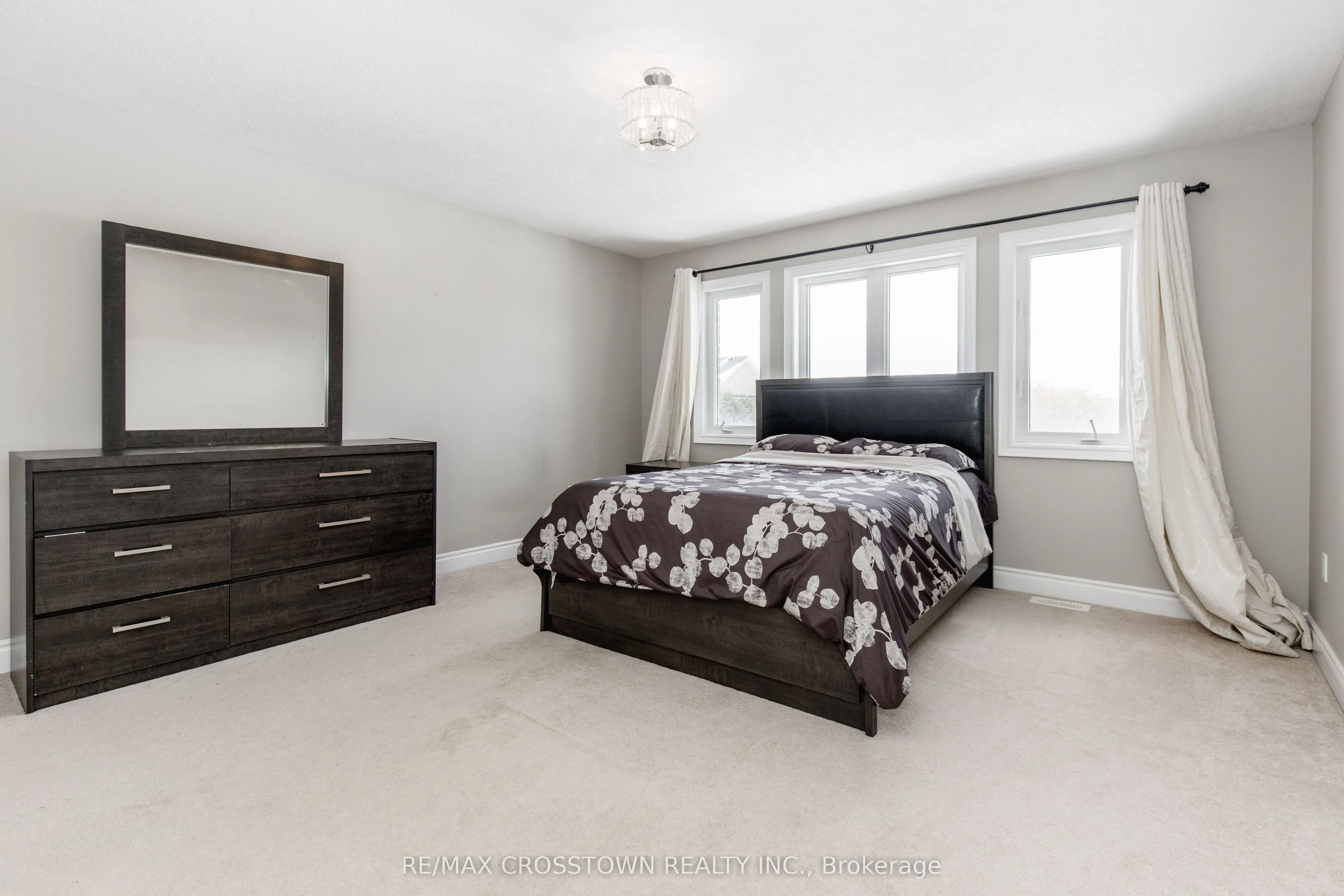 996 BOOTH Avenue