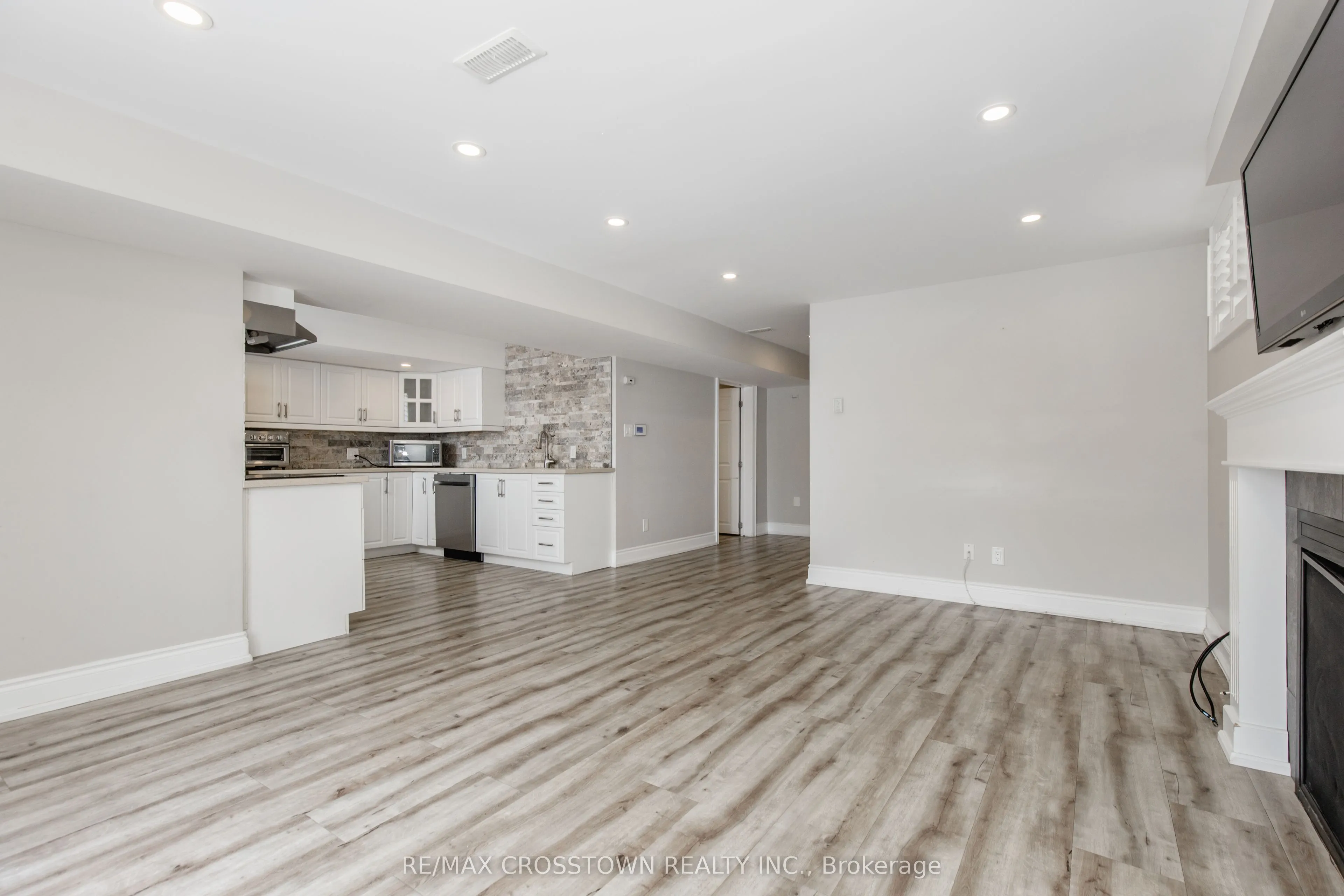 996 BOOTH Avenue