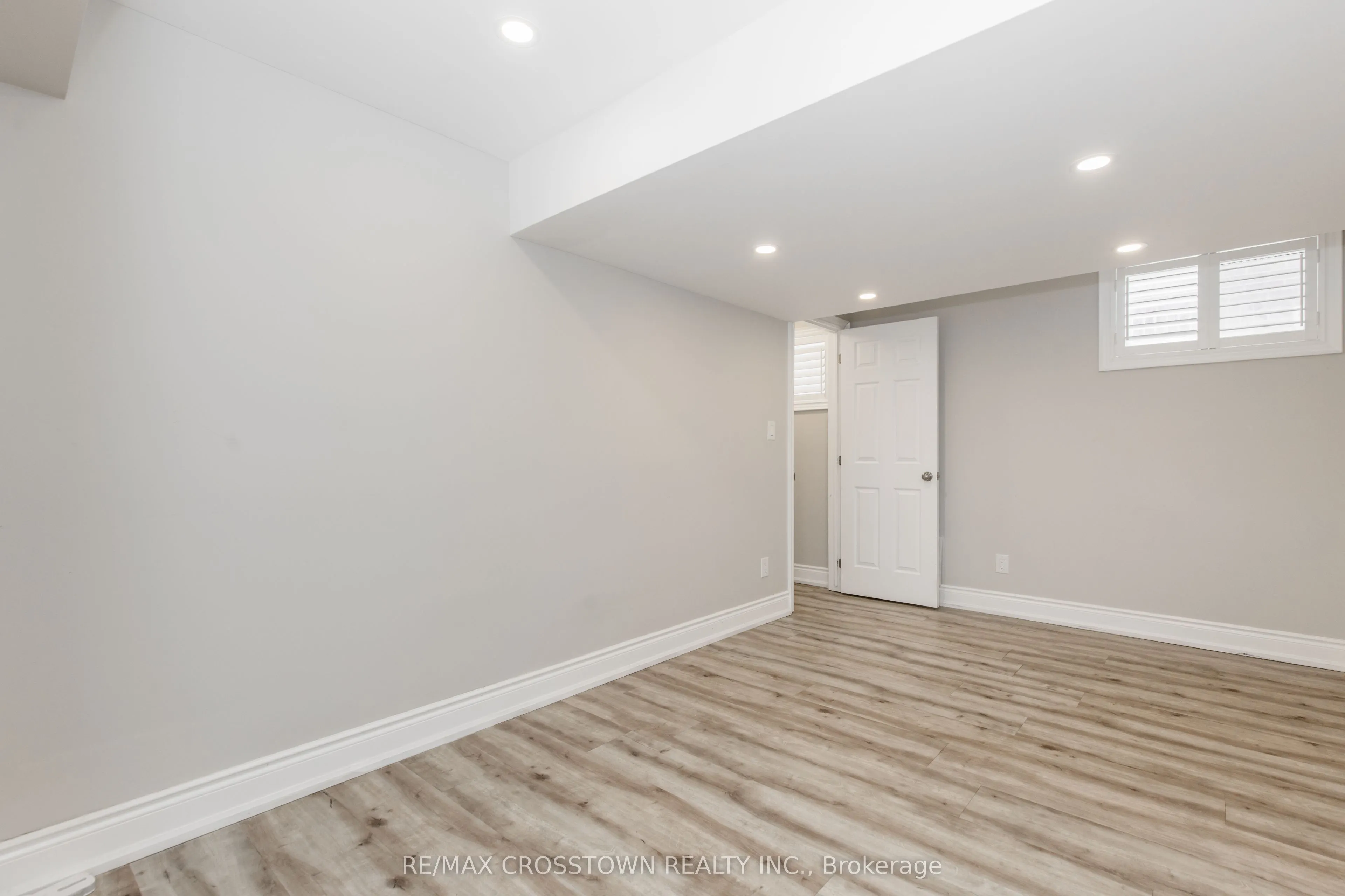996 BOOTH Avenue