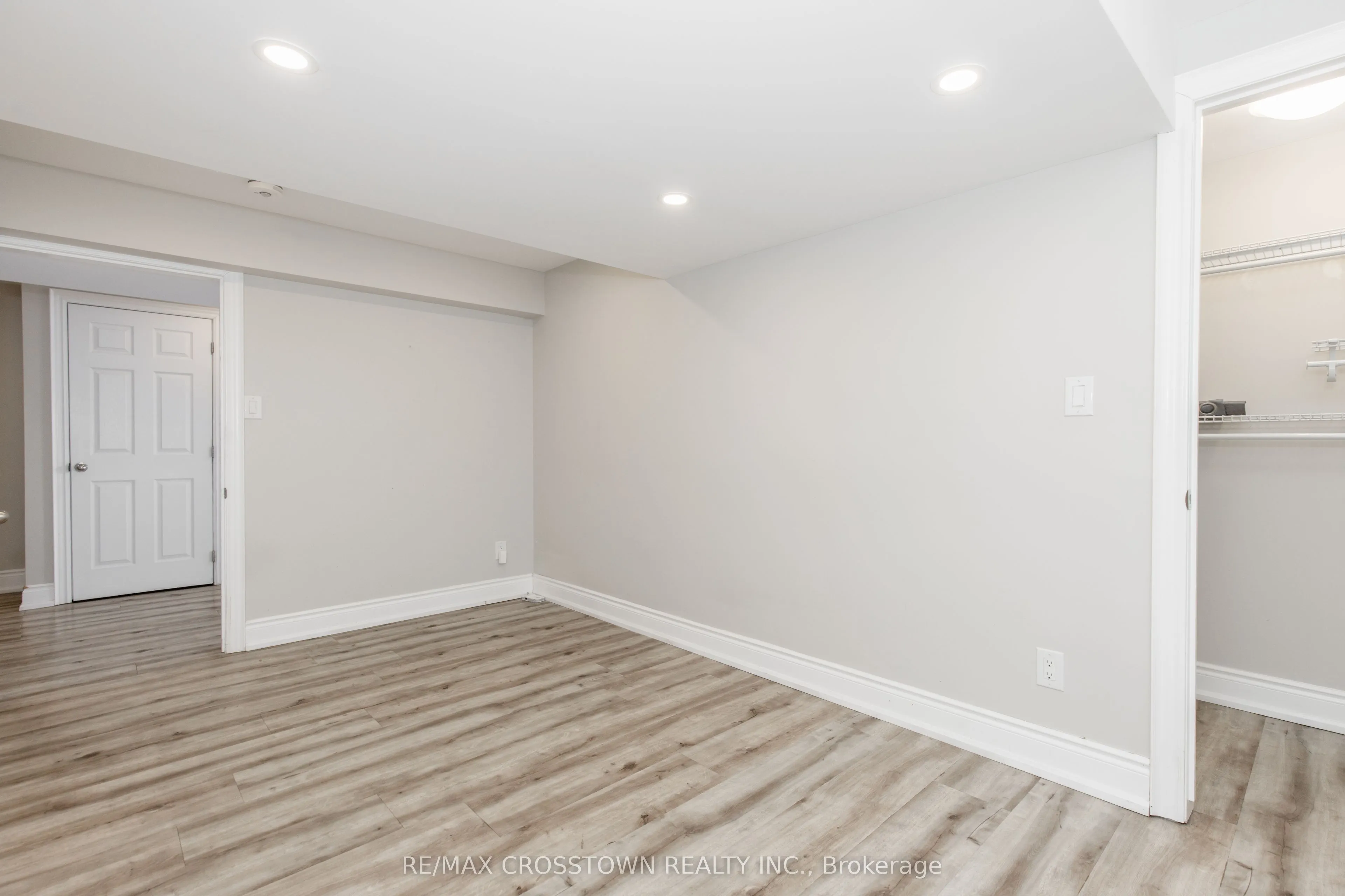 996 BOOTH Avenue