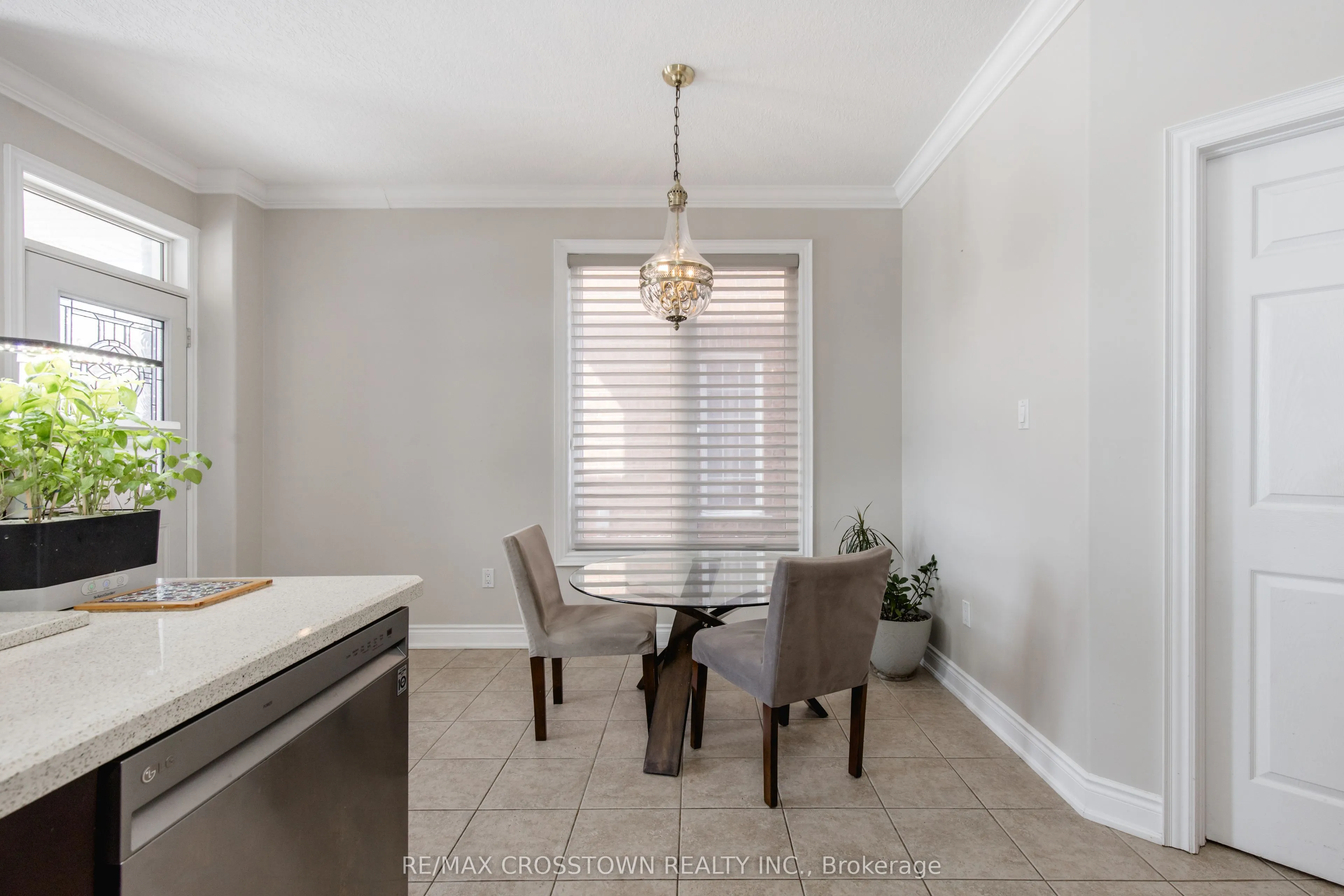 996 BOOTH Avenue