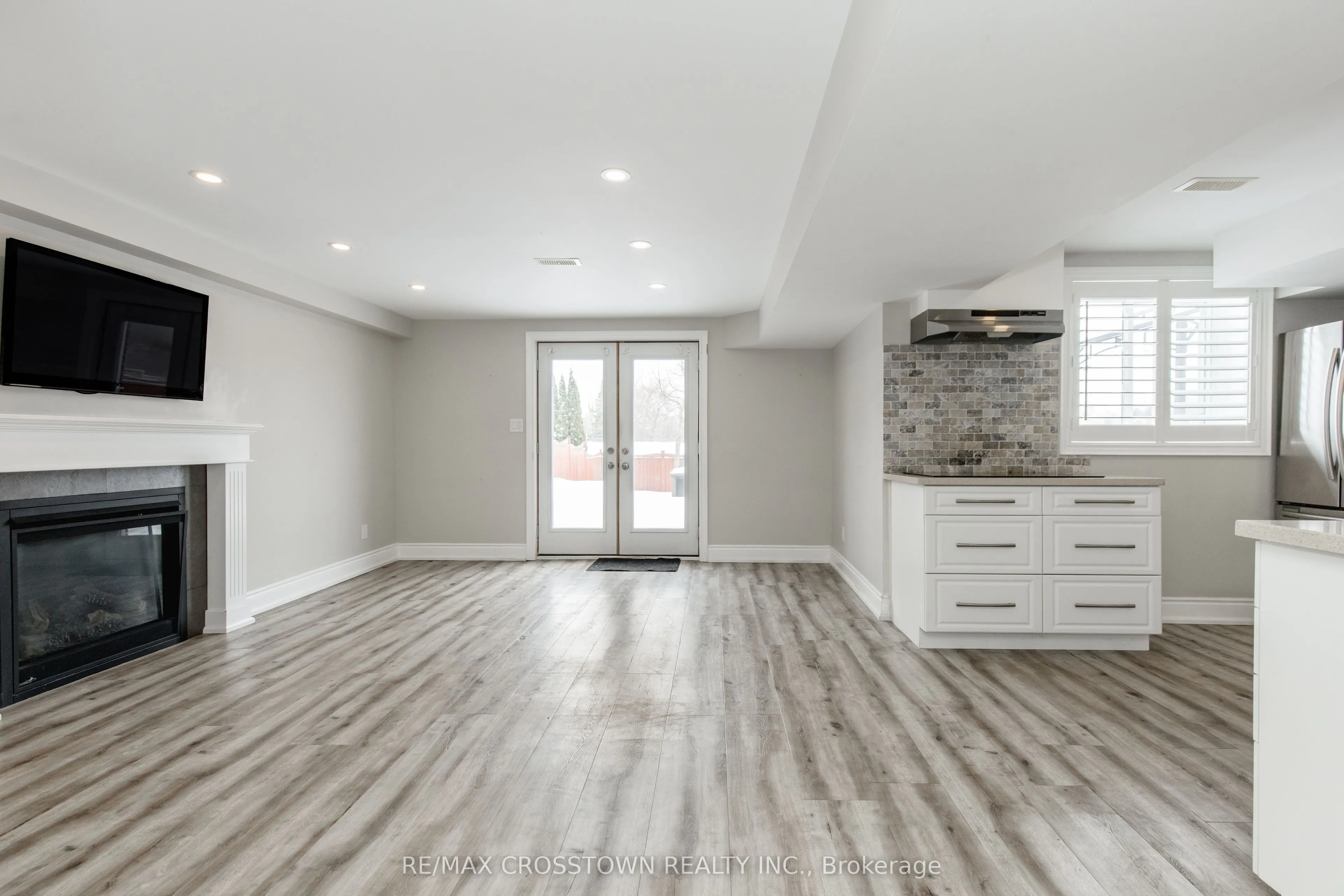 996 BOOTH Avenue