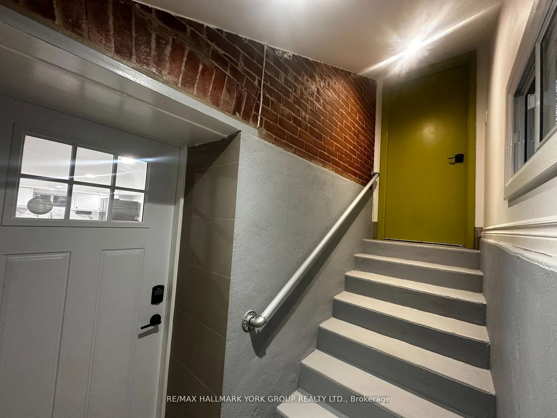 420 Osborne Street #Lower