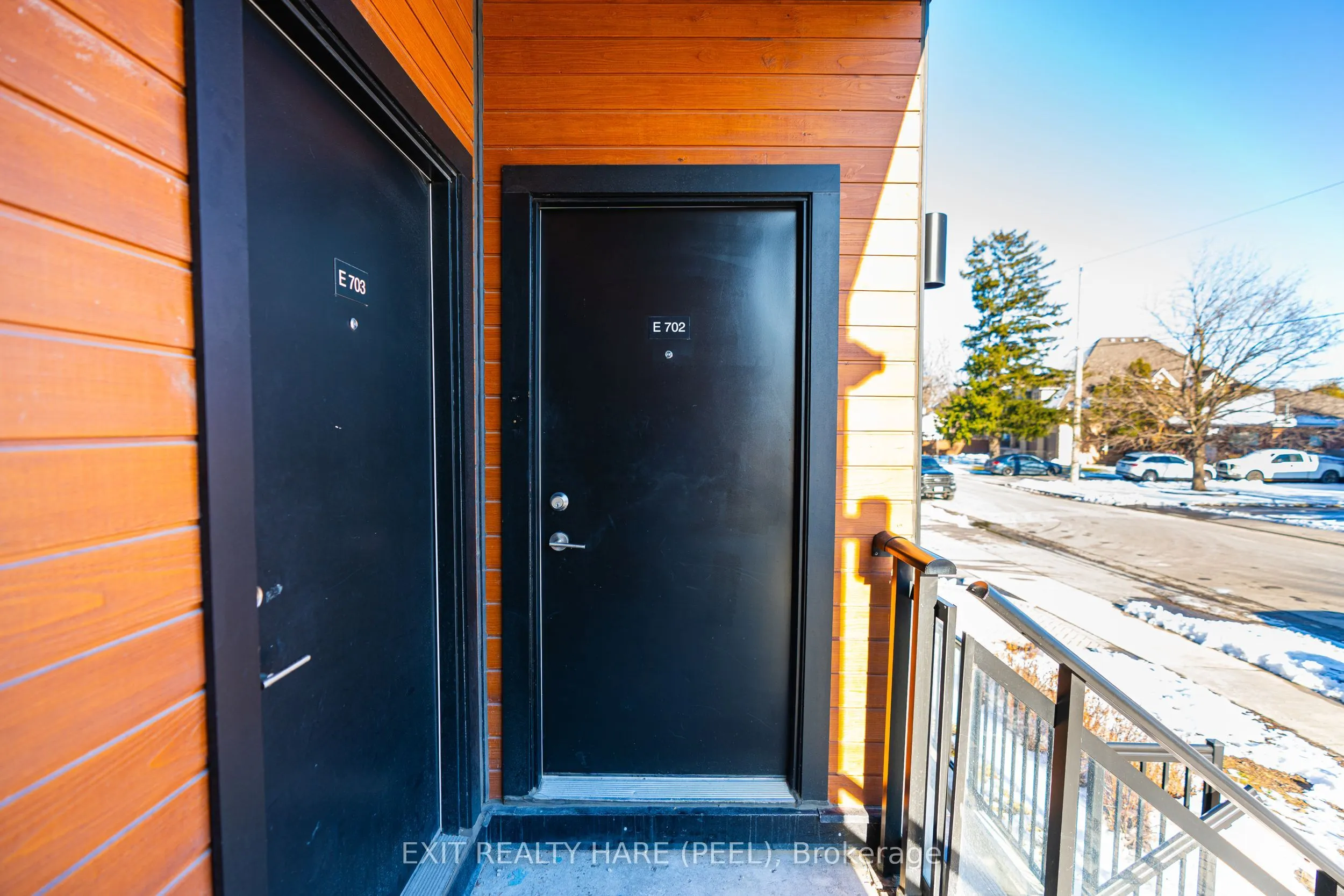 48 Coles Avenue #702