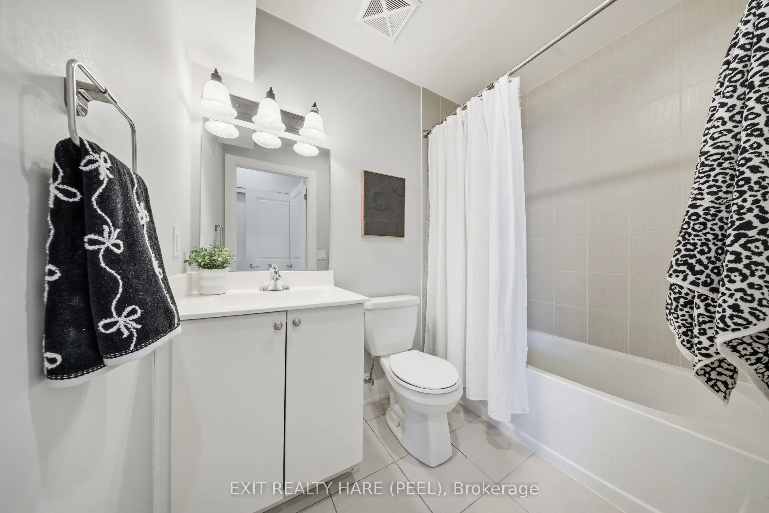 48 Coles Avenue #702