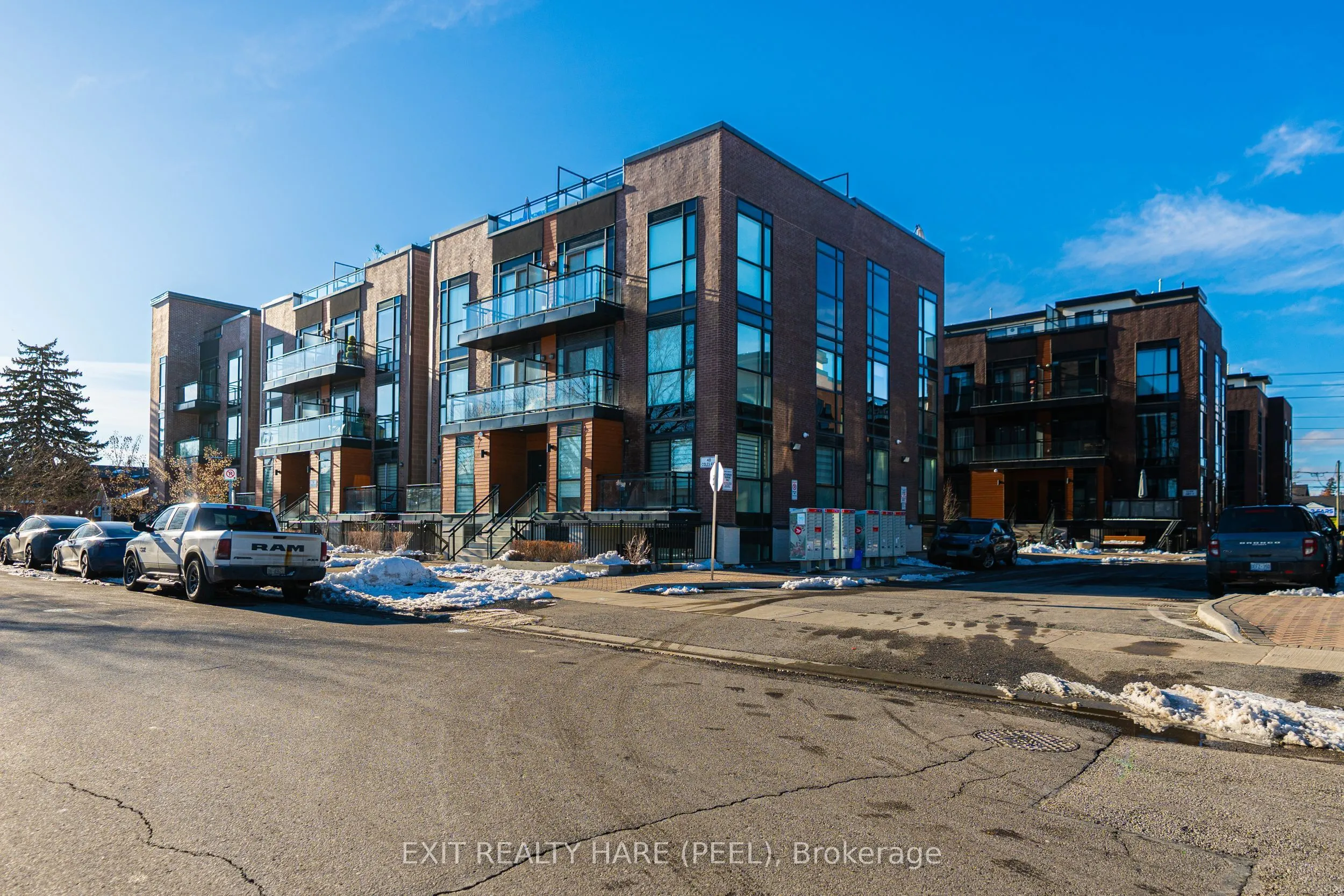 48 Coles Avenue #702