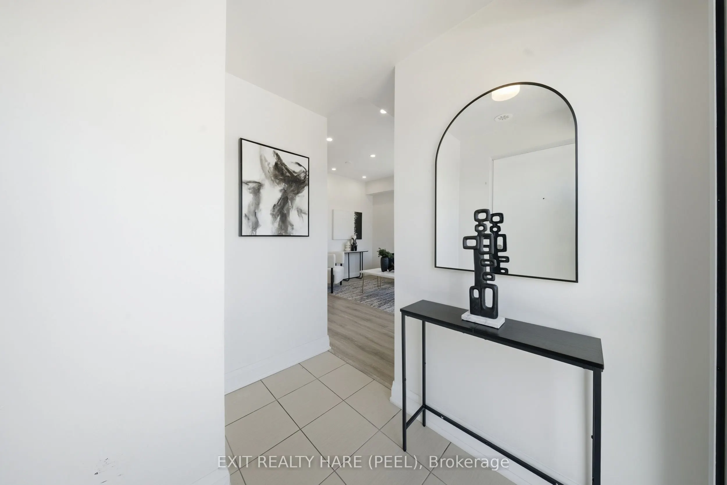 48 Coles Avenue #702