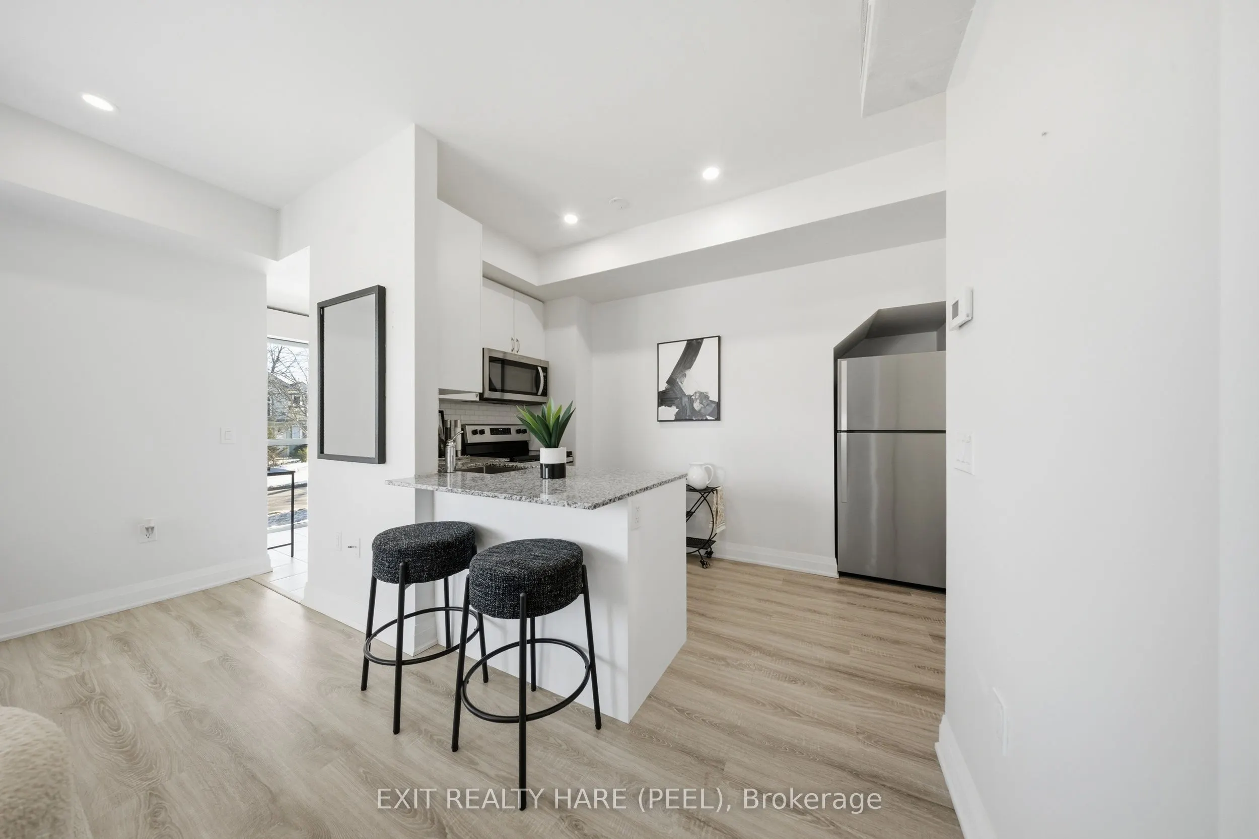 48 Coles Avenue #702