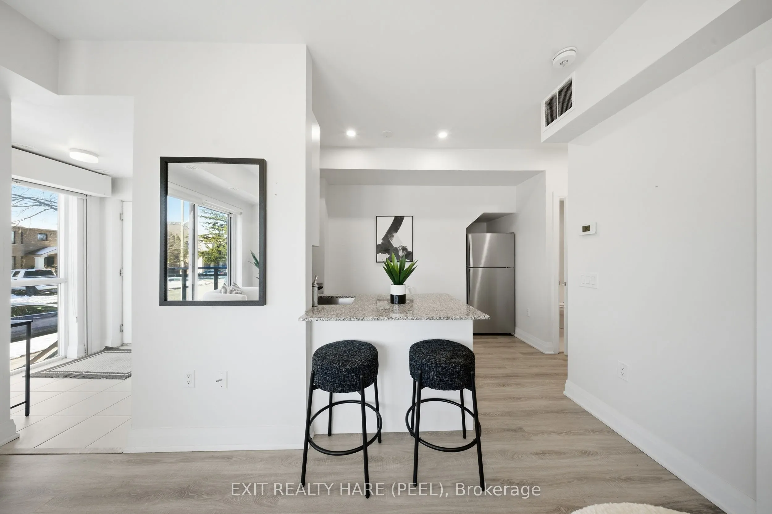 48 Coles Avenue #702