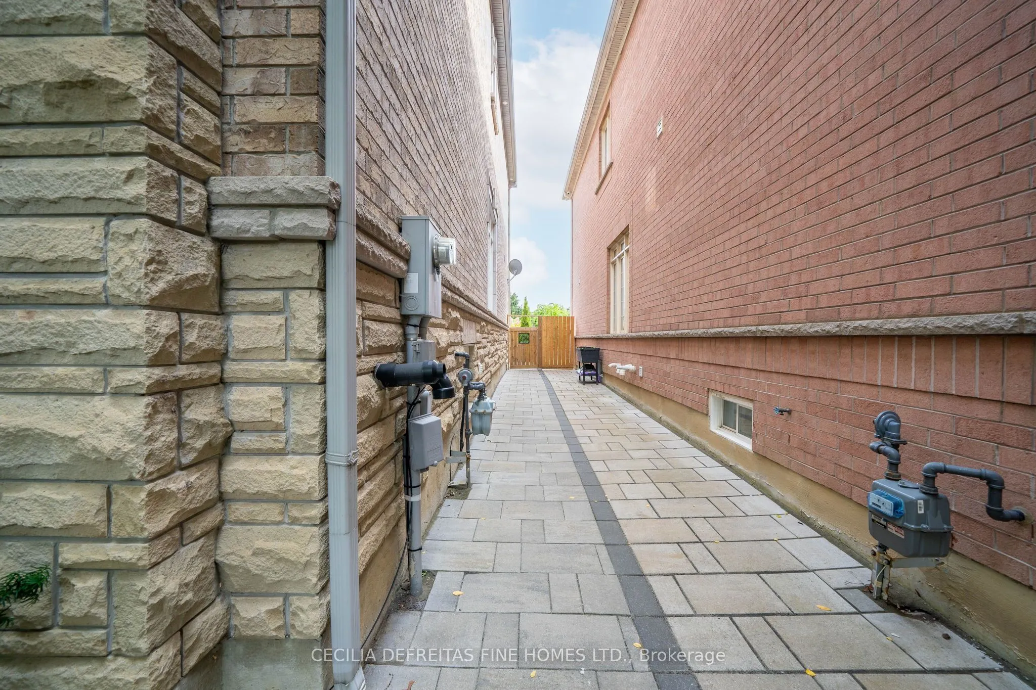 11 Beauvista Court
