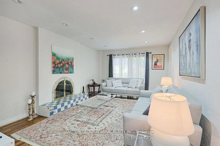 8 Elmsley Drive