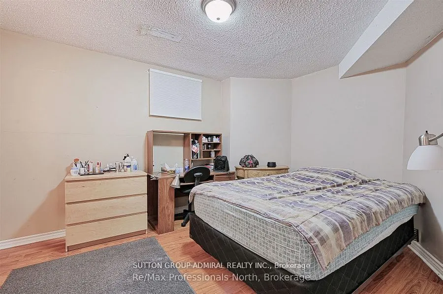 8 Elmsley Drive