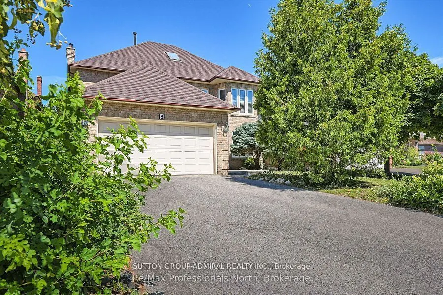 8 Elmsley Drive