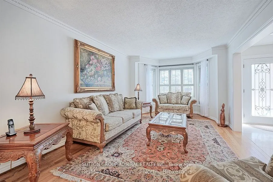 8 Elmsley Drive