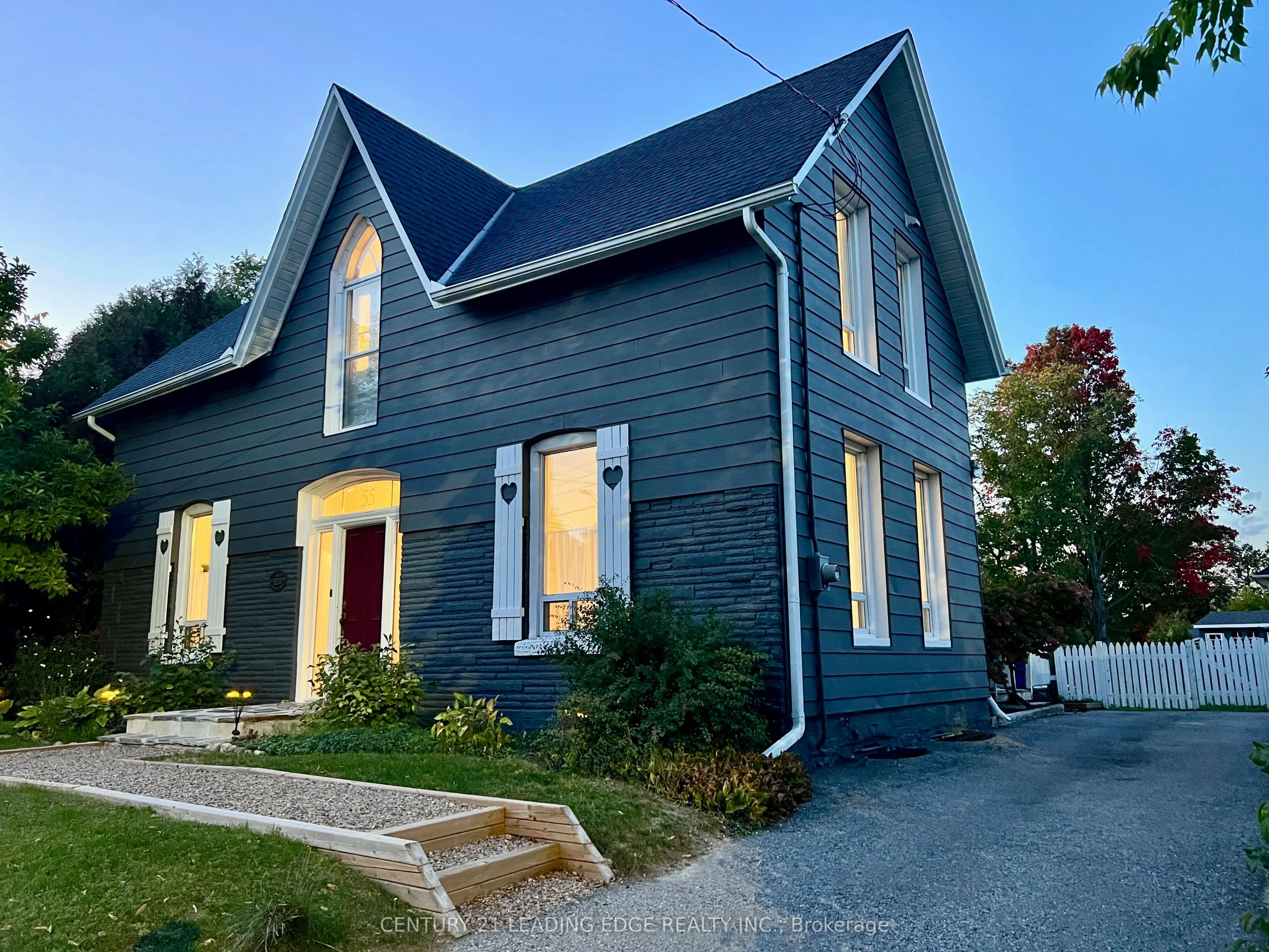 55 Brock Street E