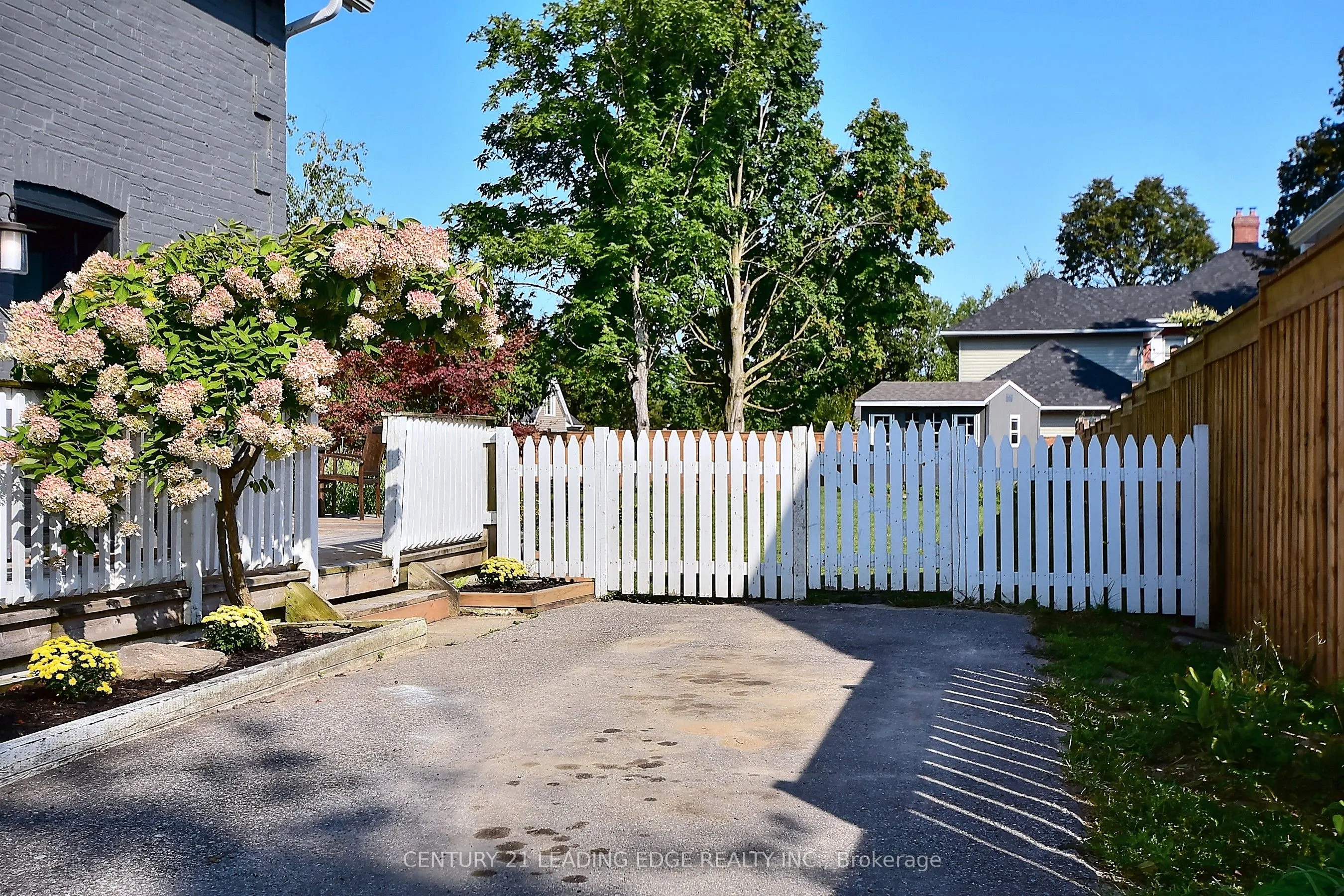 55 Brock Street E