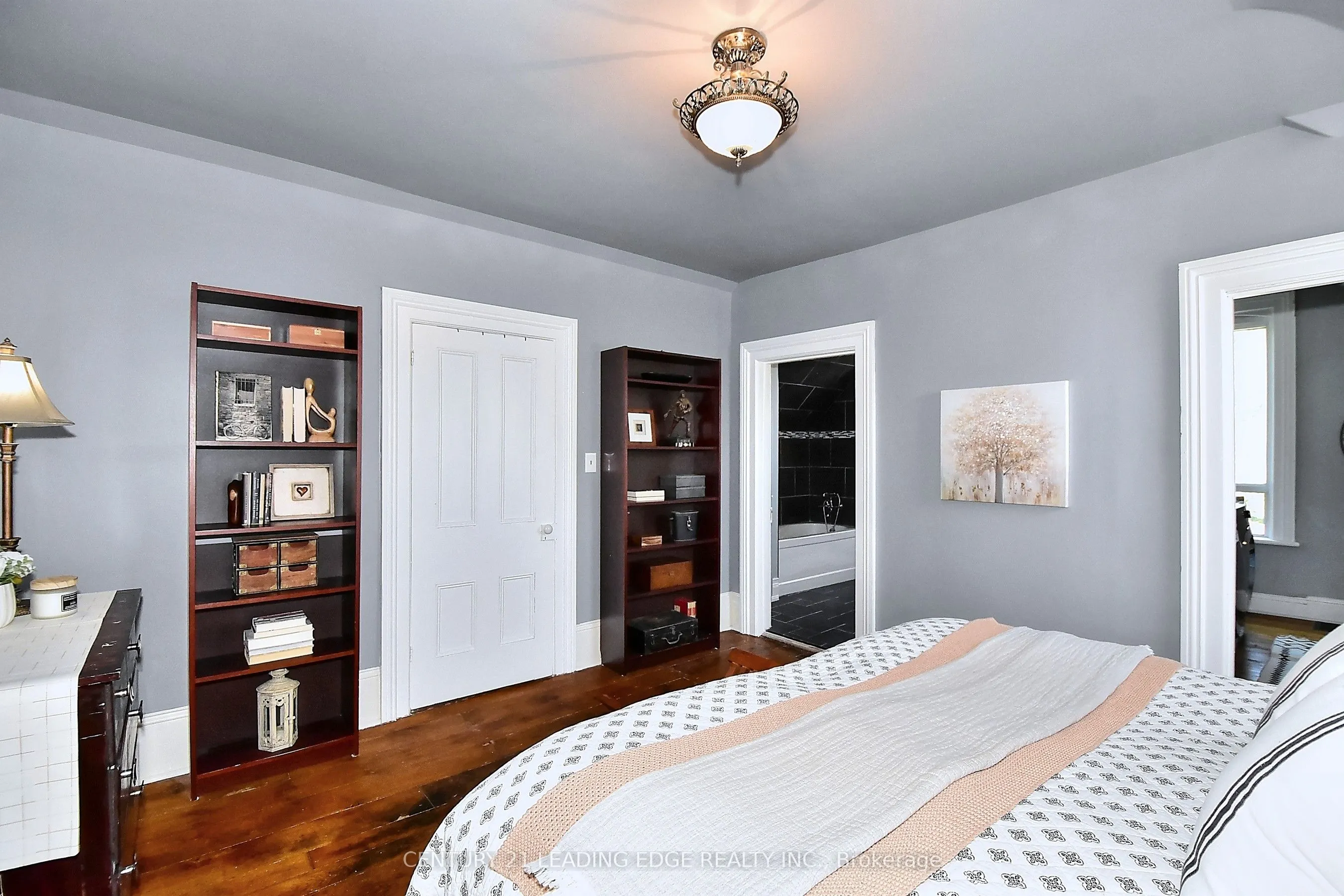 55 Brock Street E