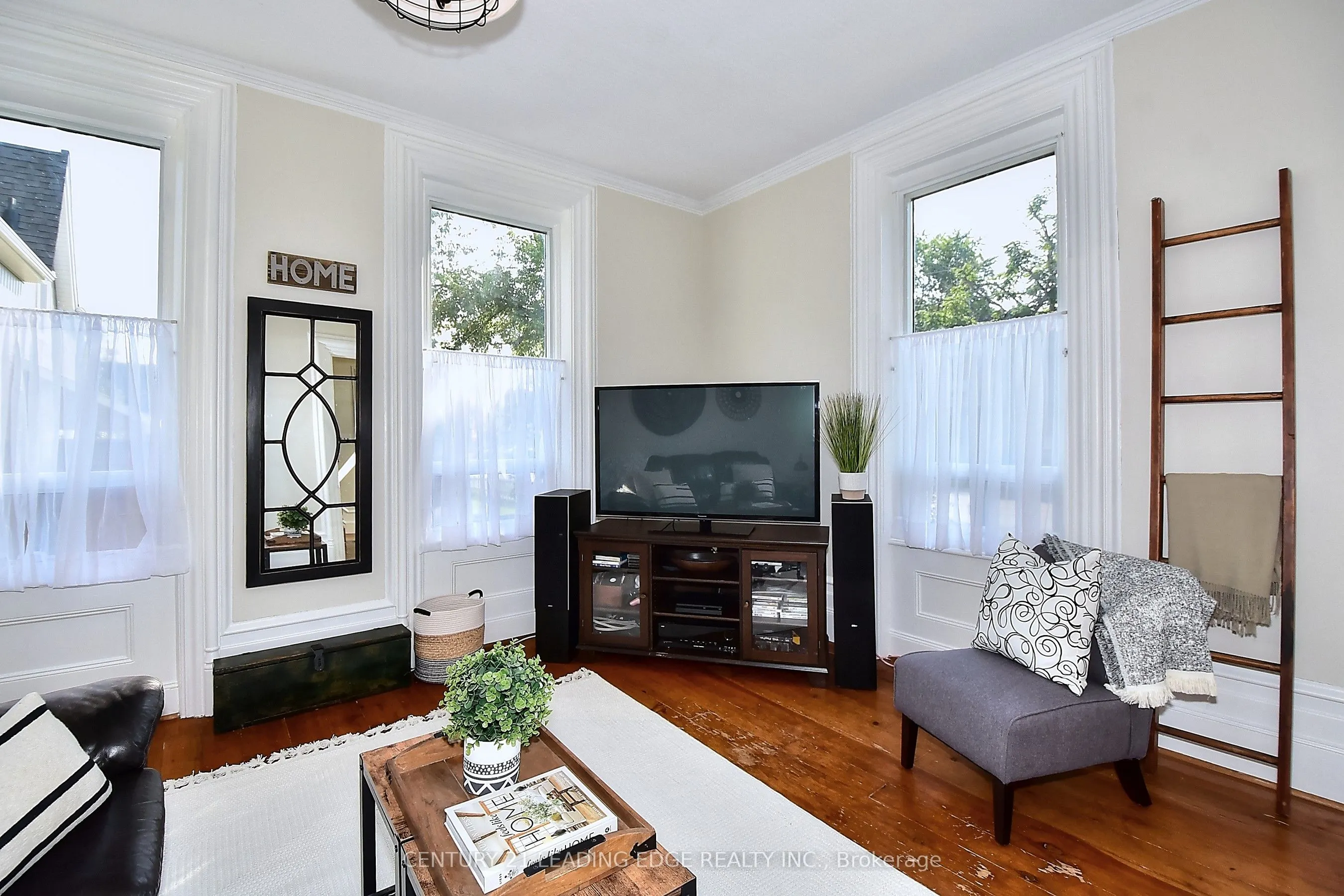 55 Brock Street E