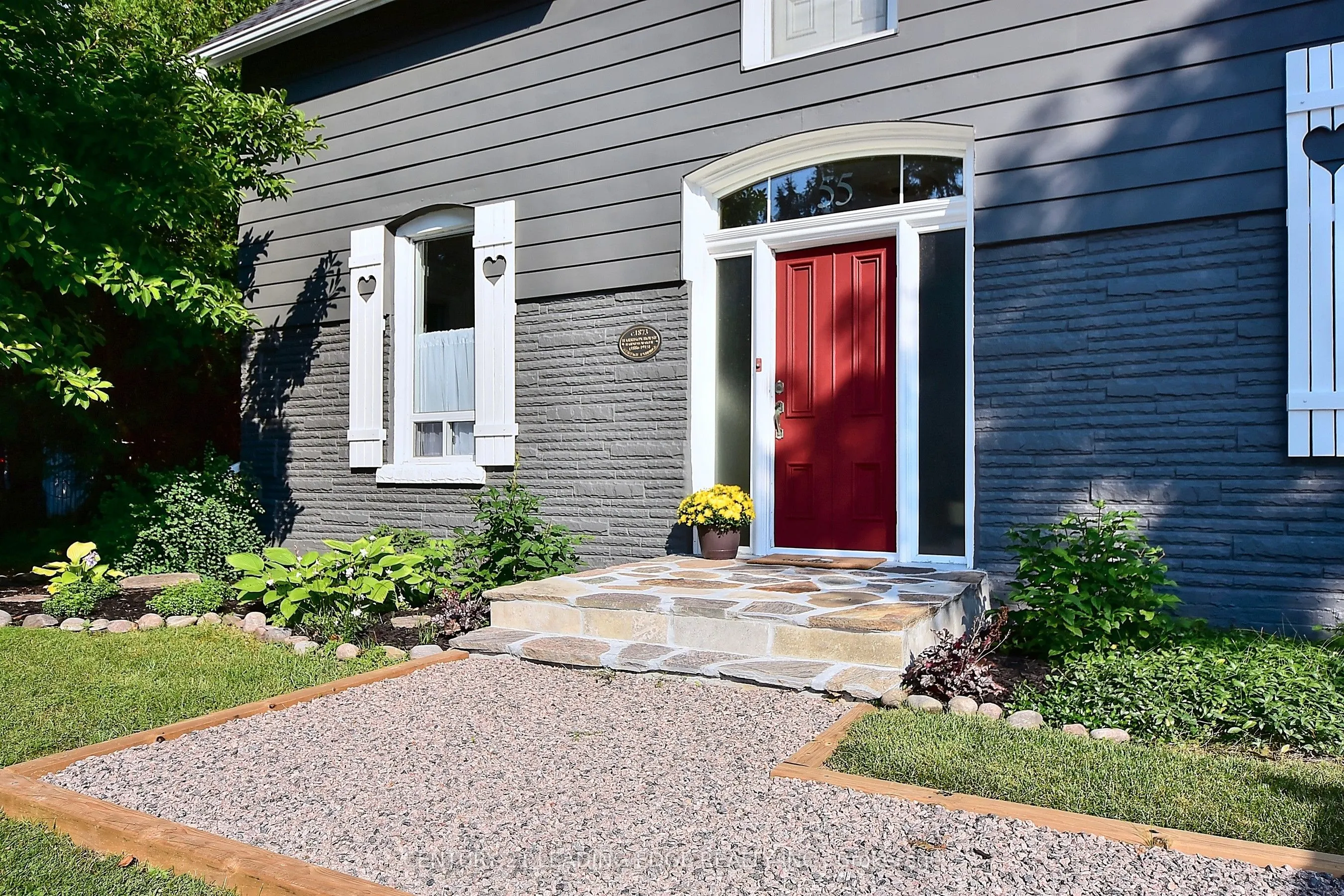 55 Brock Street E