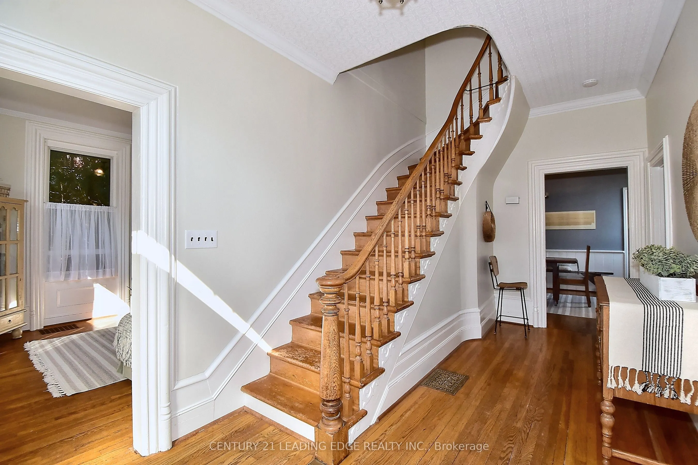 55 Brock Street E