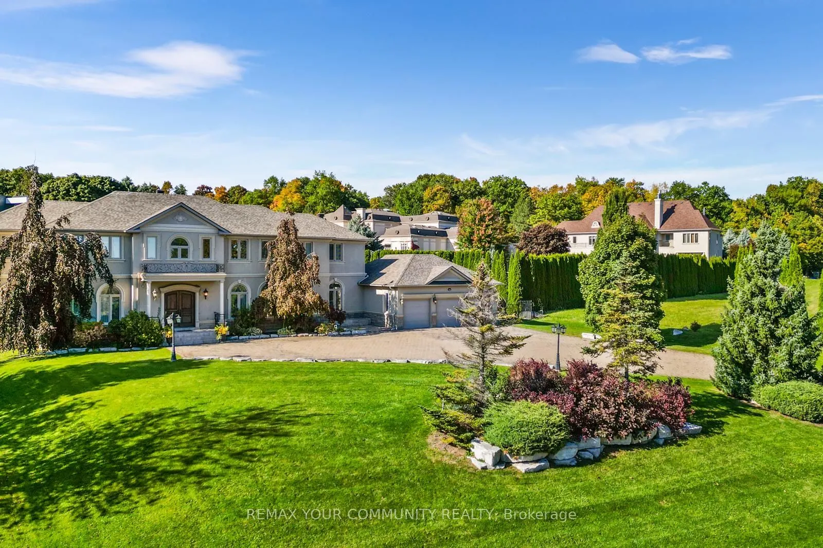 16 DEW DROP Court