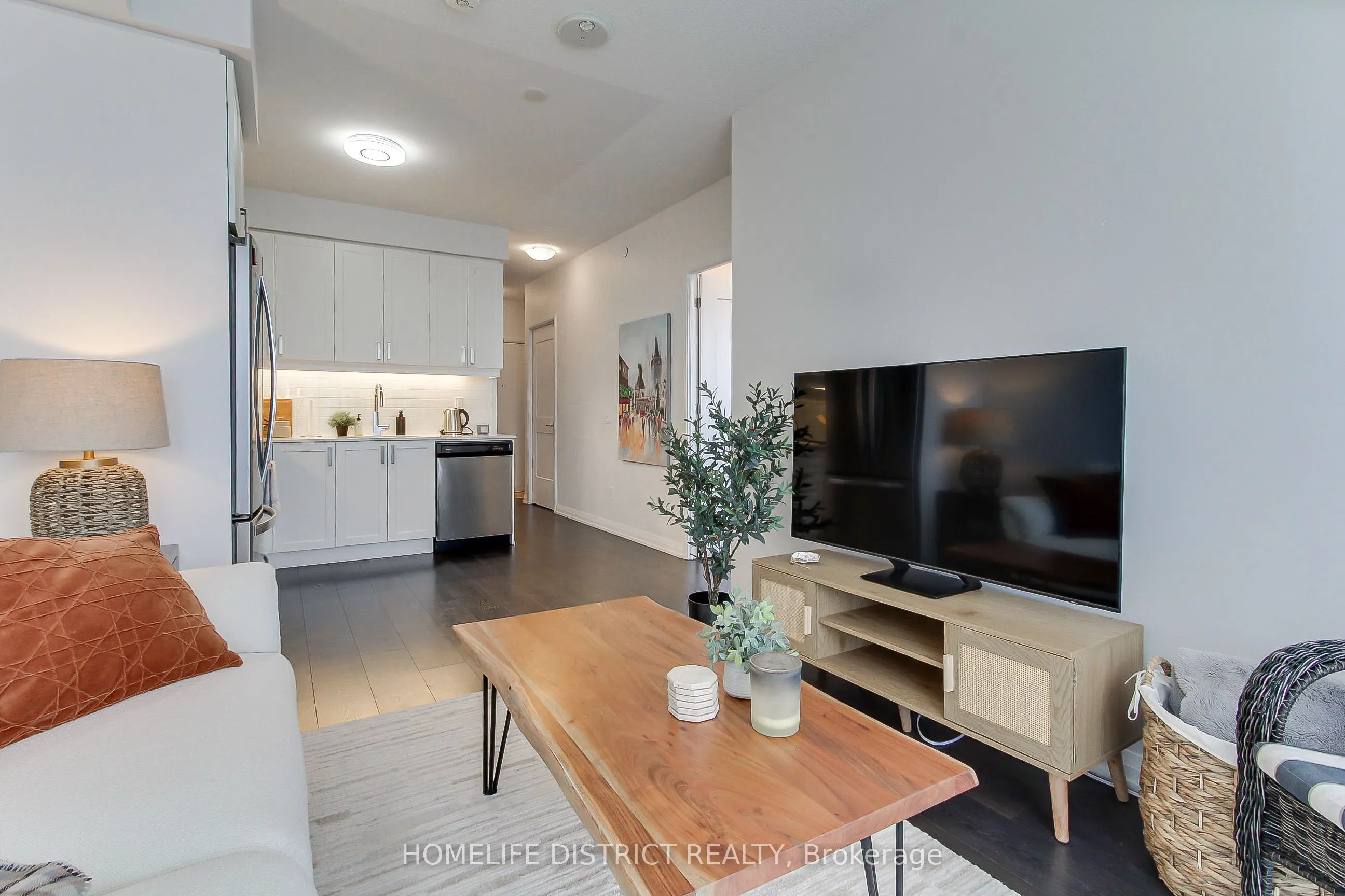 7895 JANE Street #717