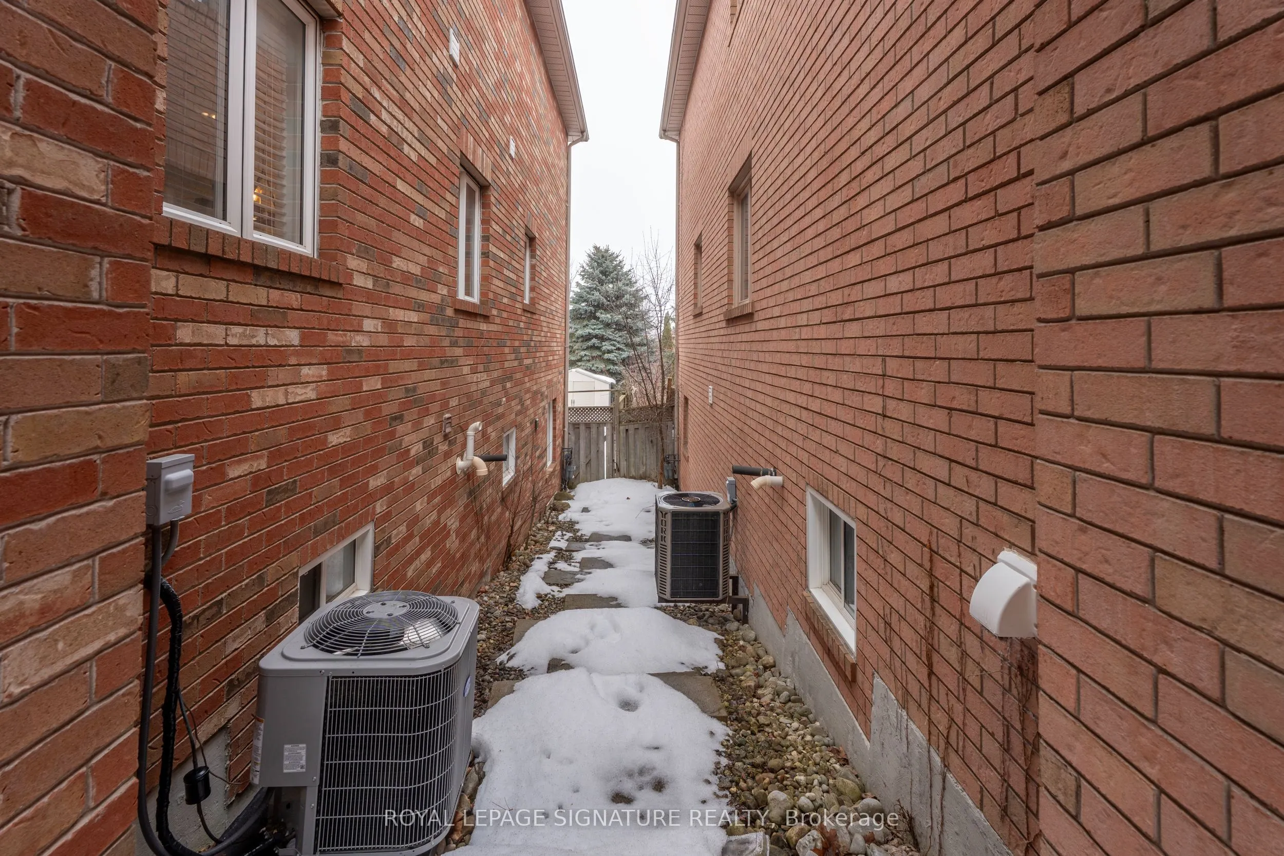 406 Hewitt Circle