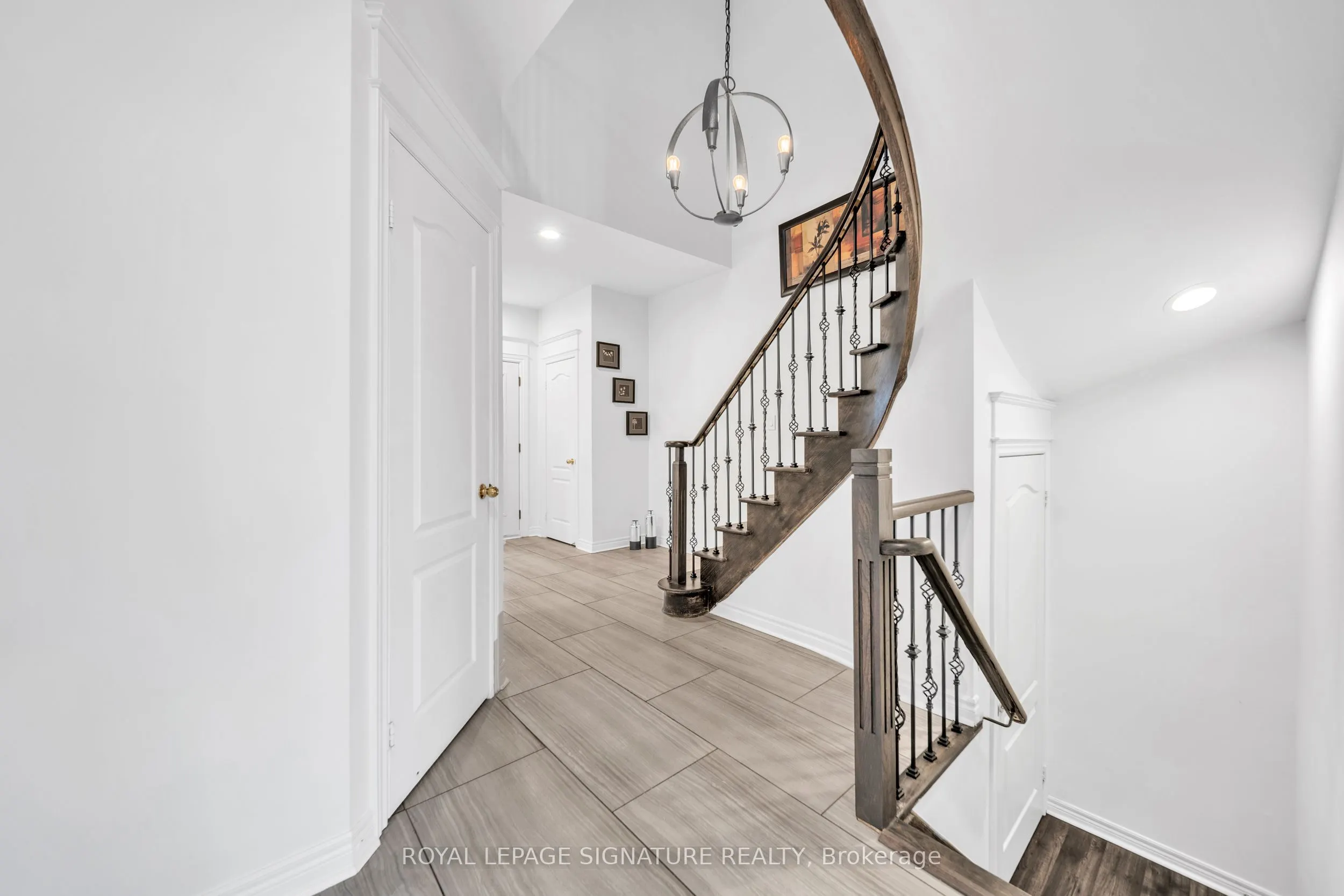 406 Hewitt Circle