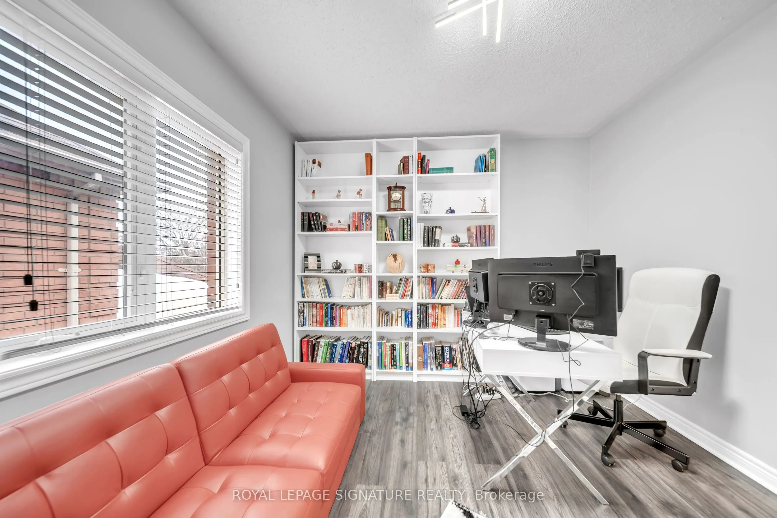 406 Hewitt Circle