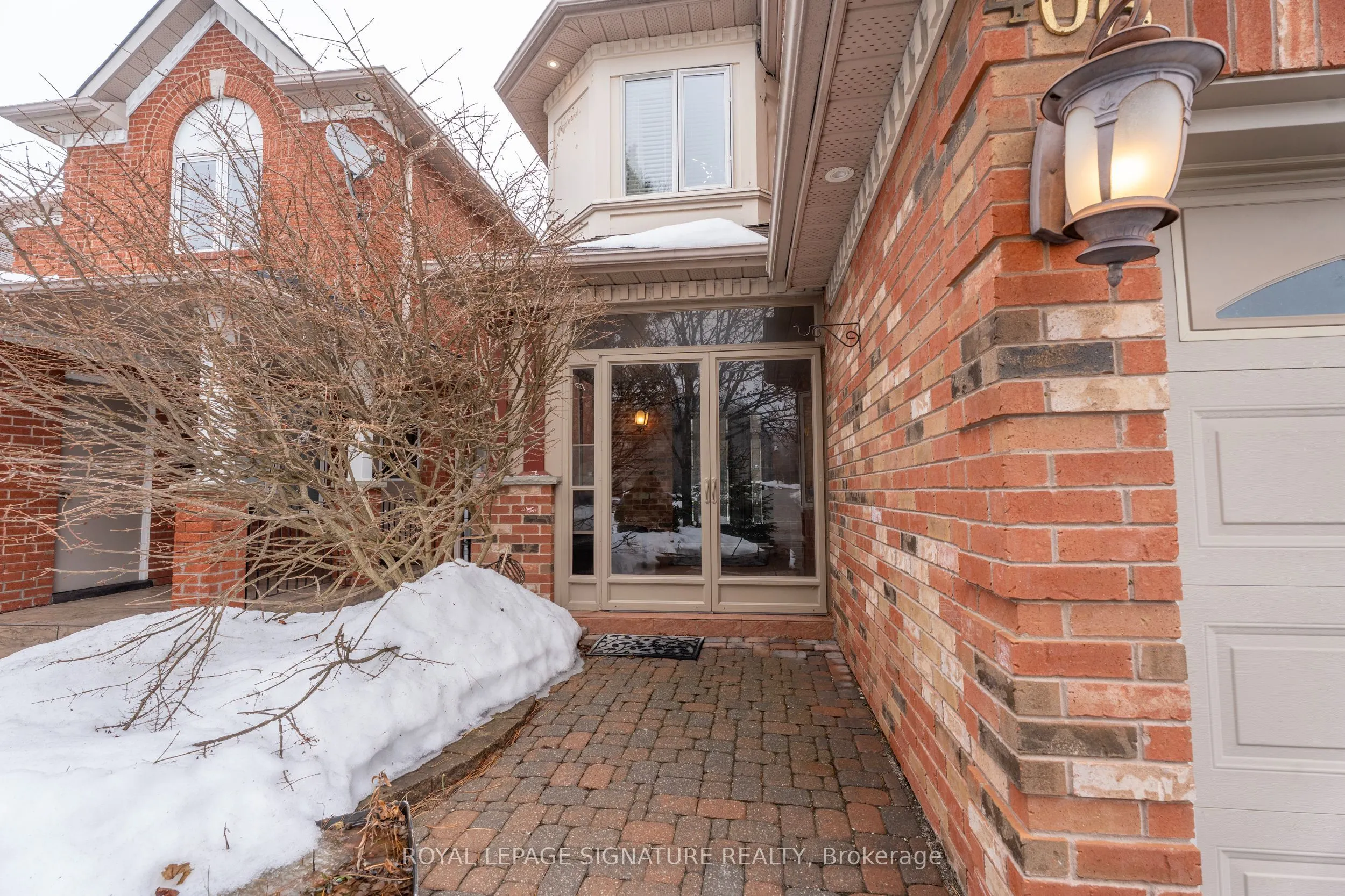 406 Hewitt Circle