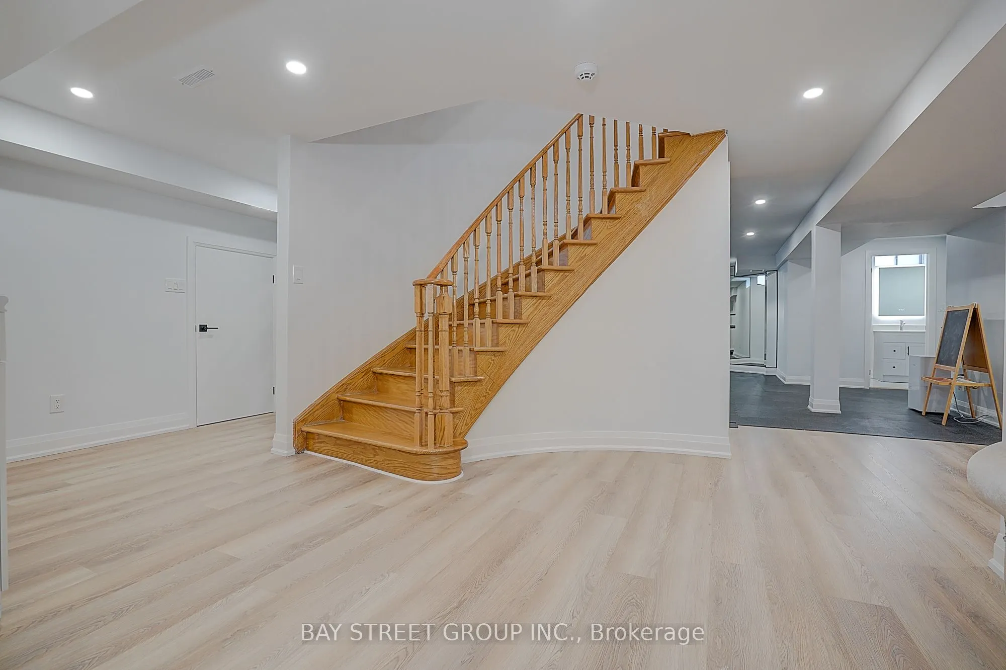 8 Mooreland Court