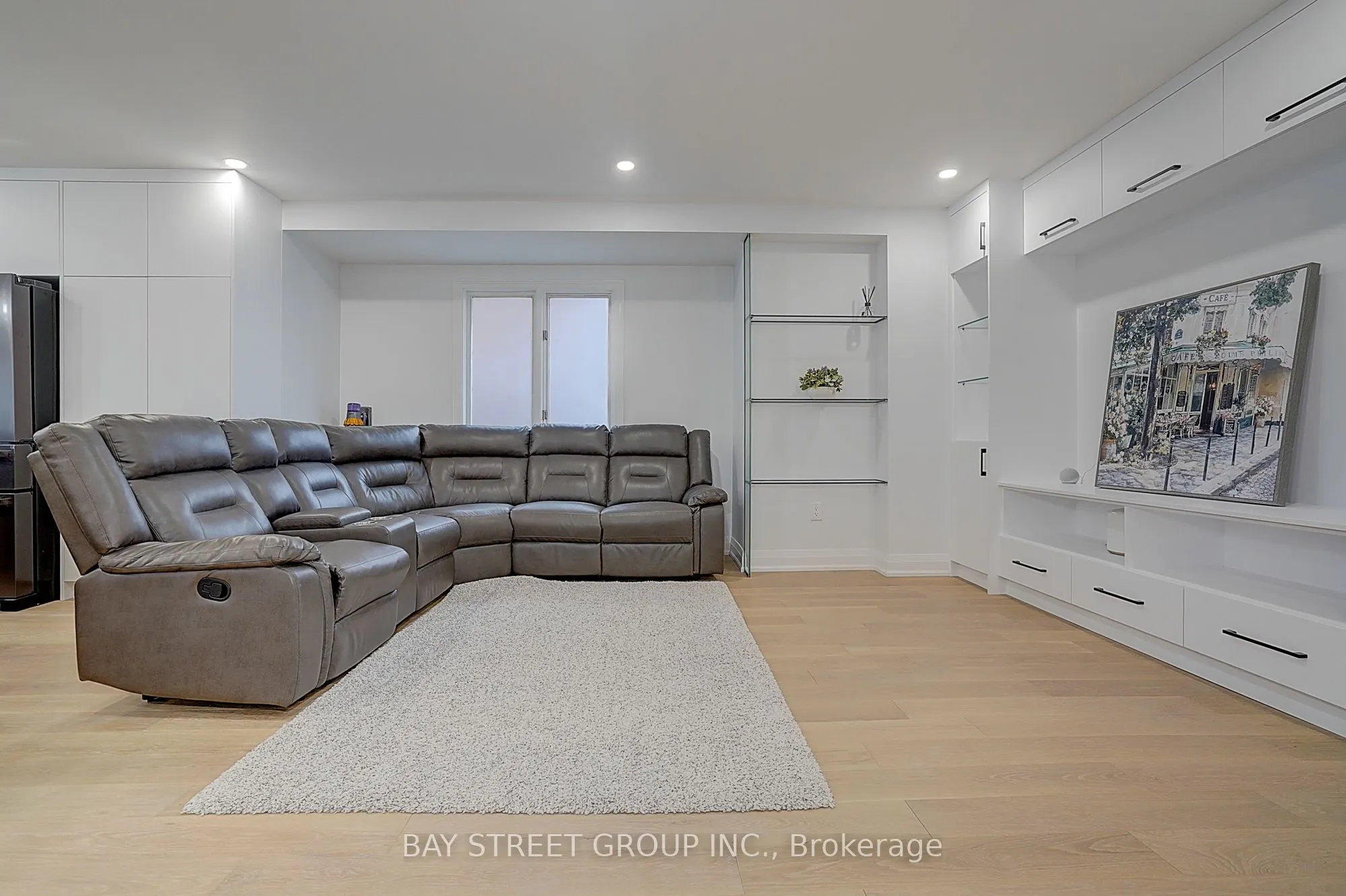 8 Mooreland Court