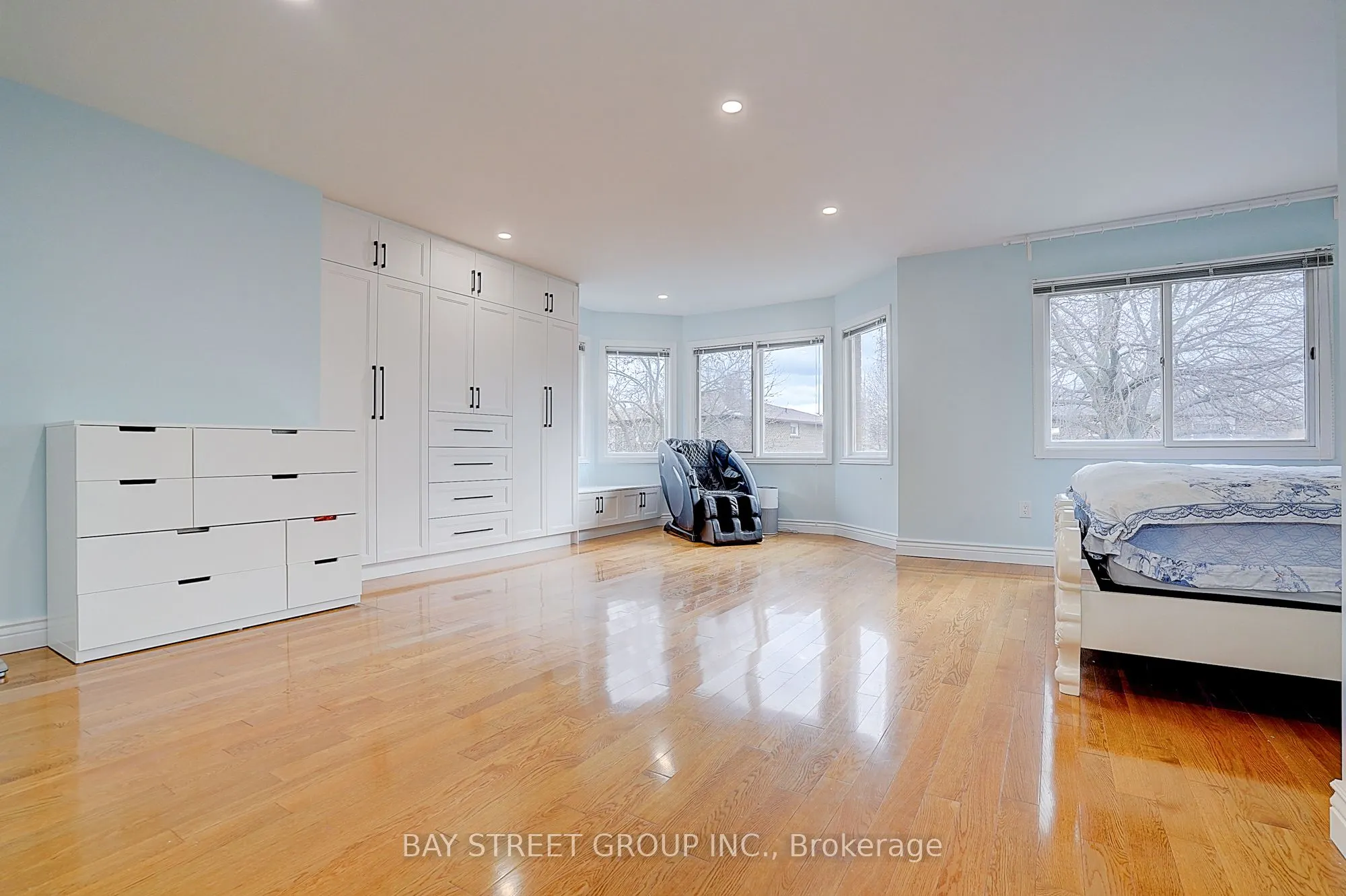8 Mooreland Court