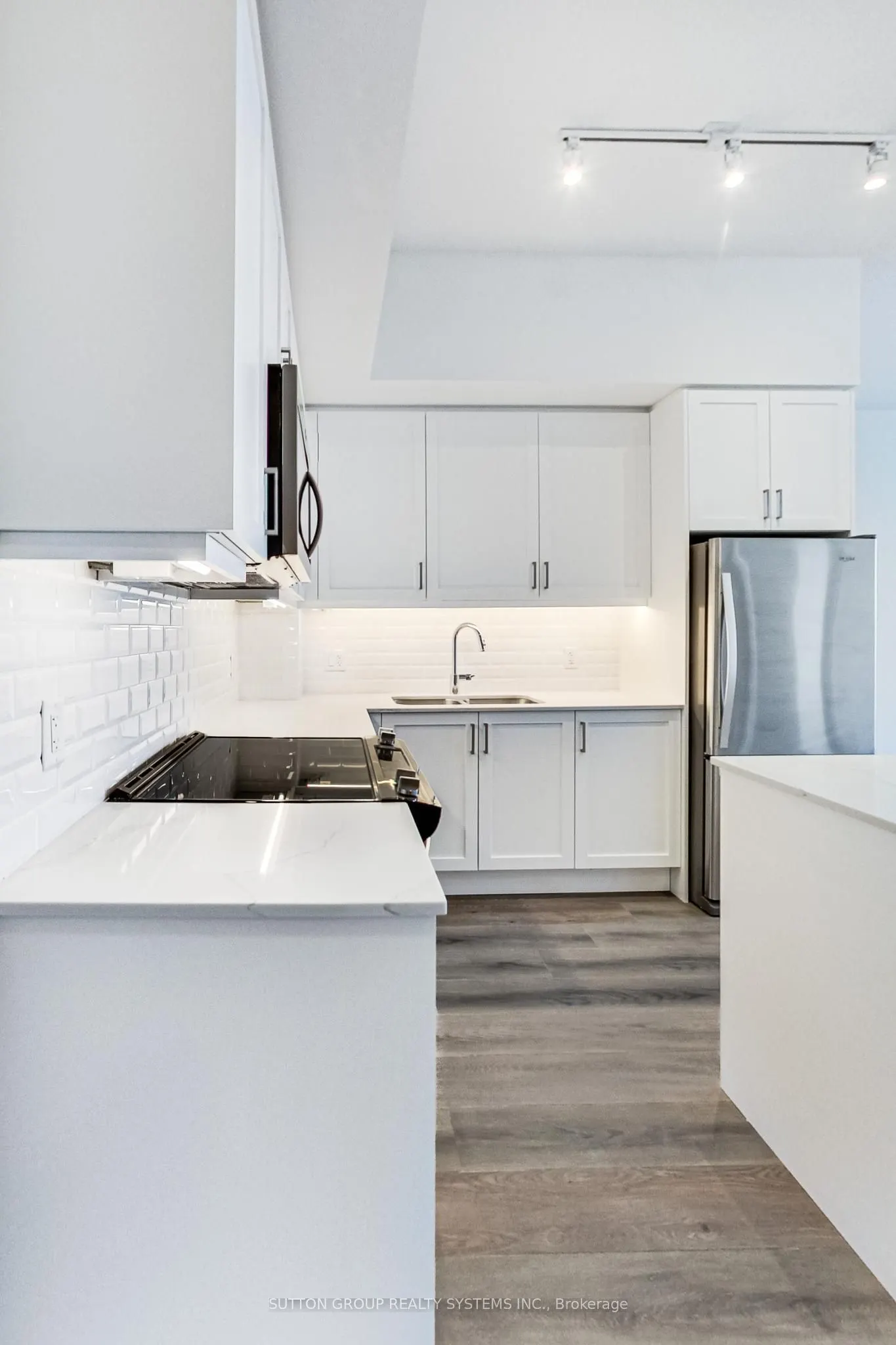 10 Gatineau Drive #1704