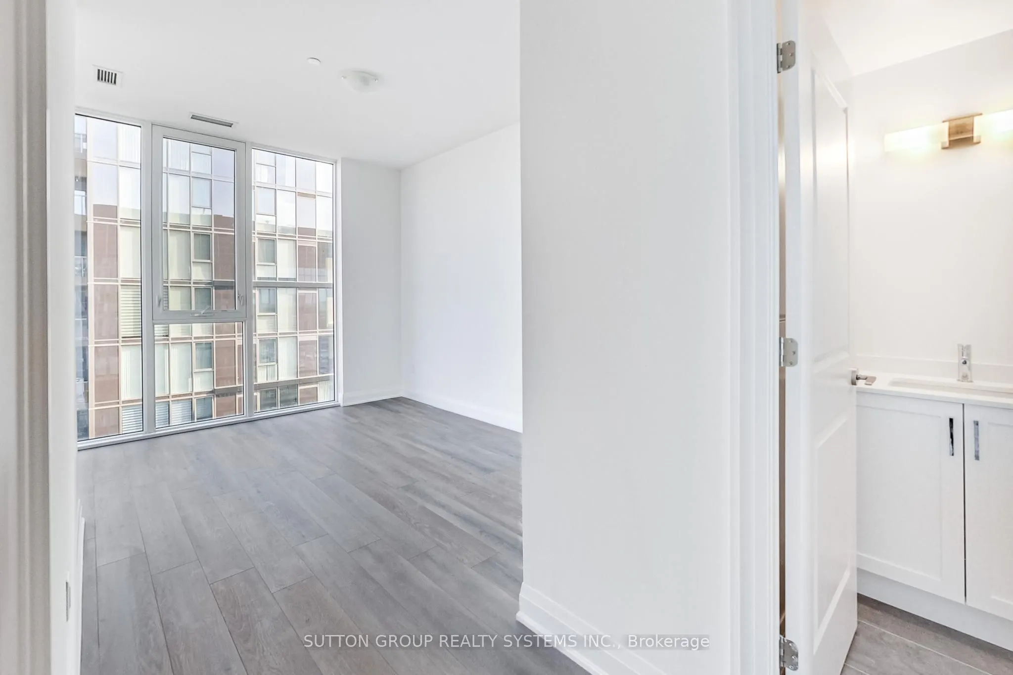 10 Gatineau Drive #1704